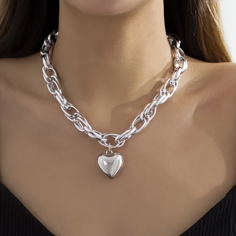 

Collier pendentif en fer à pour femmes, bijoux de fête polyvalents, pendentif en de cœur, idéal pour offrir à la Saint-Valentin et toutes les