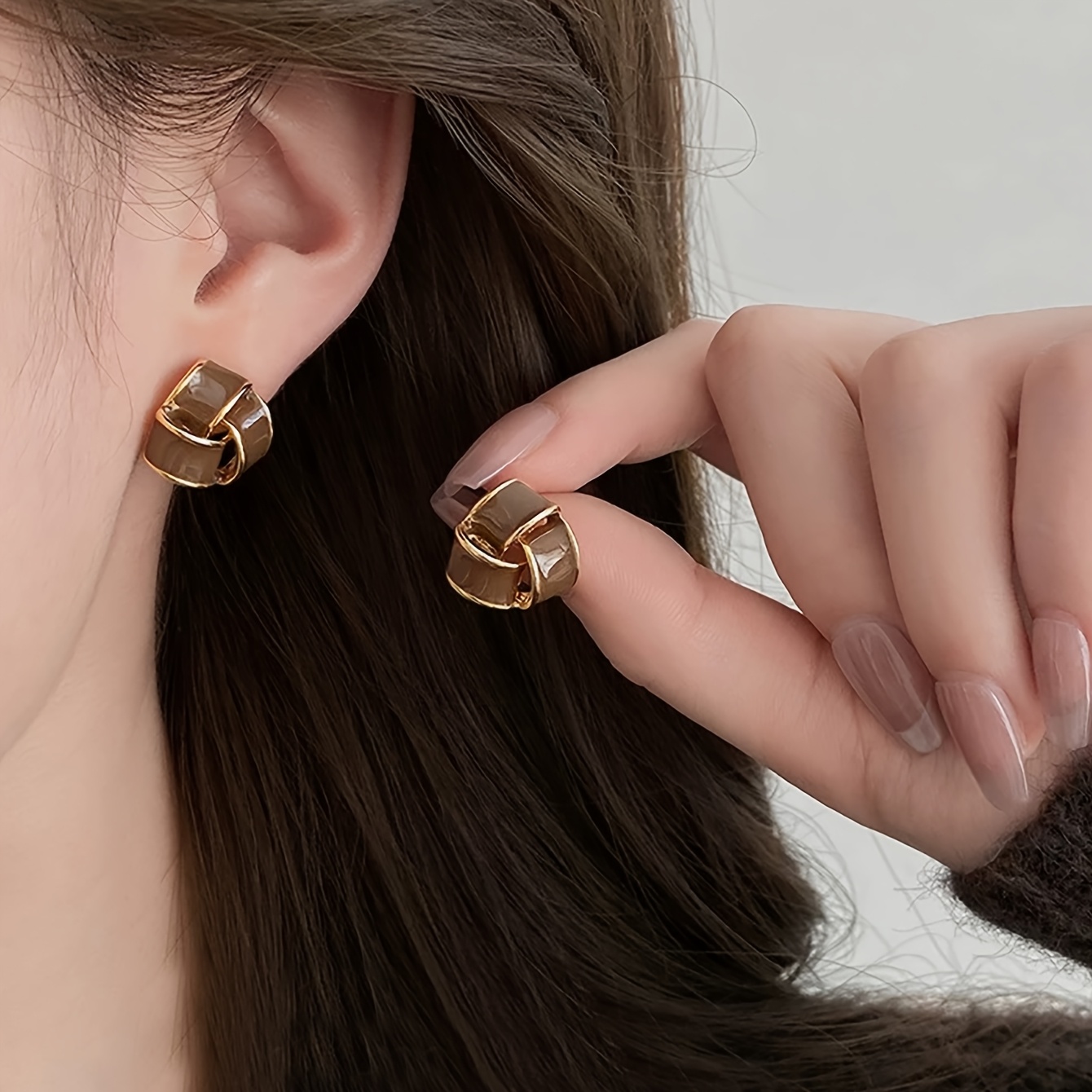 1 Pair Of Simple And Exquisite Vintage Hong Style Geometric Enamel Brown Drip Oil Design Stud Earrings, Suitable For Women' Commuting, Versatile, Fashionable, , And High-end, Gift Box Not Included