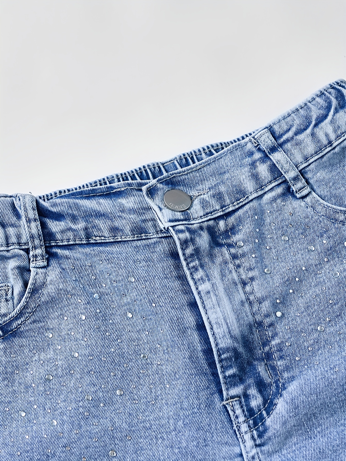 Girls' Casual And Easy Washed Stretch Slim-Fit Flared Jeans. Light Blue Trendy And Versatile Jeans with Frayed Hems. Suitable for Wearing in All Seasons