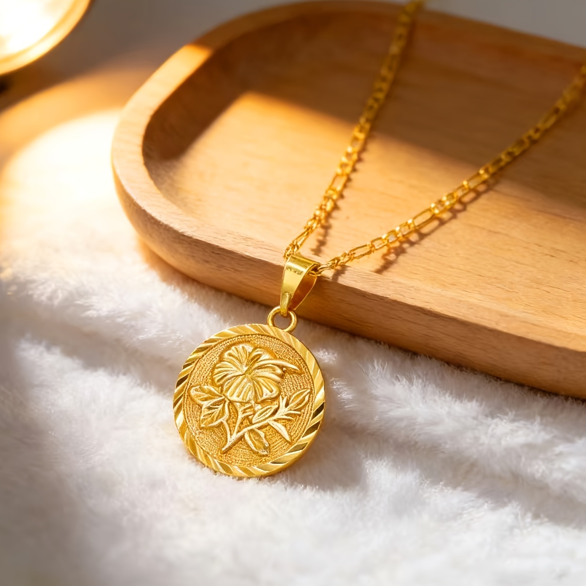 TEMU 1pc 24k Golden Plated Floral Relief Round Pendant Necklace, Vintage Carved Clavicle Chain, Middle Eastern Malay Ethnic , Banquet Daily All-match