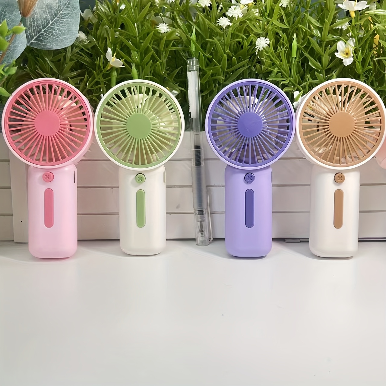 Mini Ventilador Portátil de Mano Disponible en 4 Colores - Portátil y Compacto (Sin Costo) - Adecuado para Múltiples Escenarios