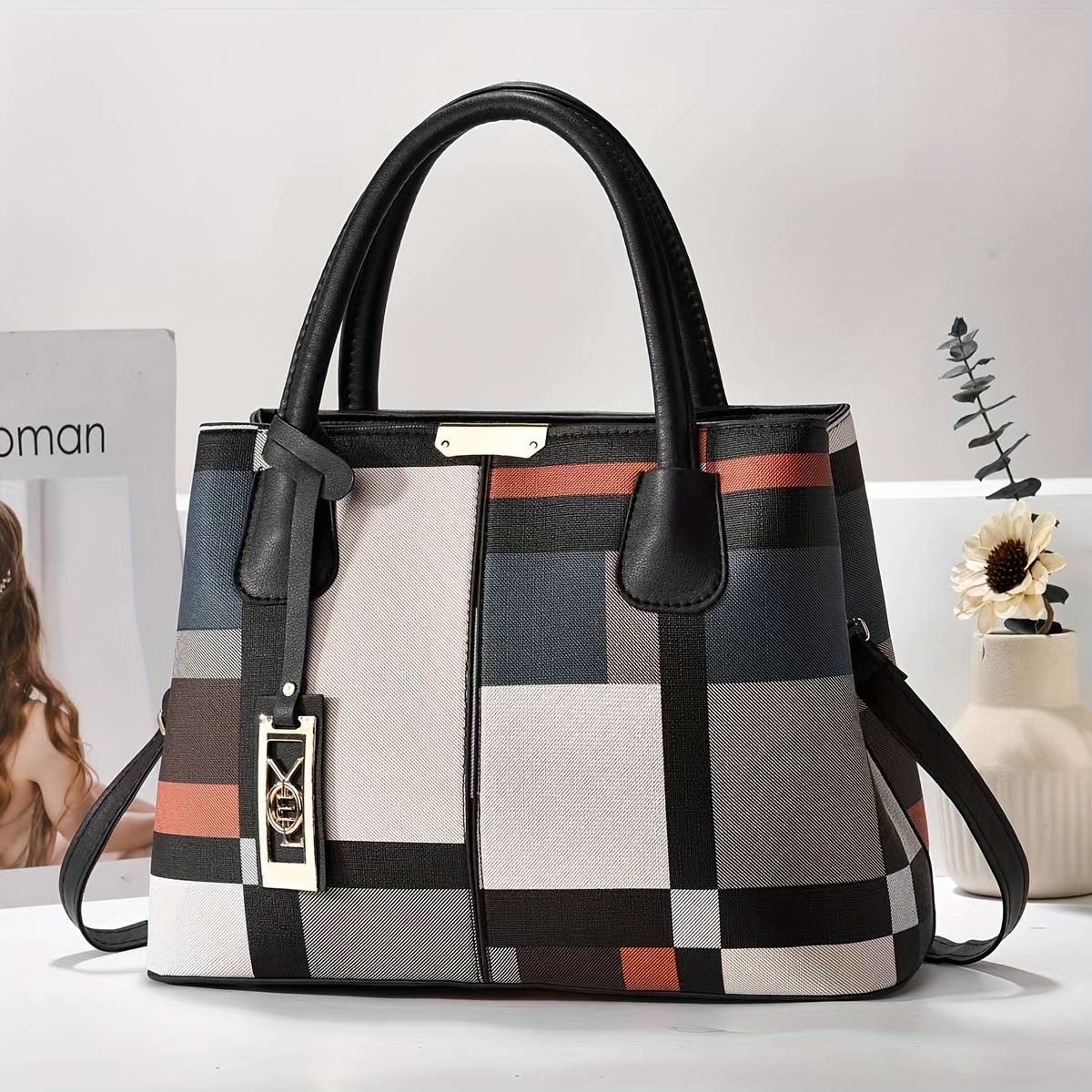 

A New Large-capacity Handbag For Day, Family And Easter, Featuring An Elegant Tote Design That Or Worn Over The Shoulder.