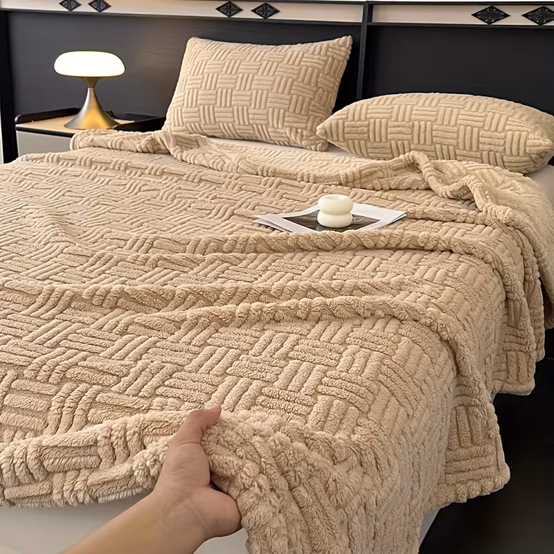 1 luxurious milk velvet jacquard blanket with geometric pattern soft warm beige friendly suitable for use in autumn and winter suitable for bedrooms and guest rooms sofa the perfect christmas gift sofa throw blanket bedroom Product details 6