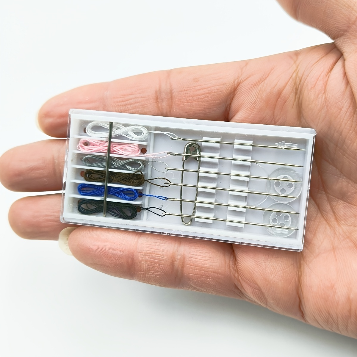 5pcs Portable Mini Sewing Kits with Random Thread Colors