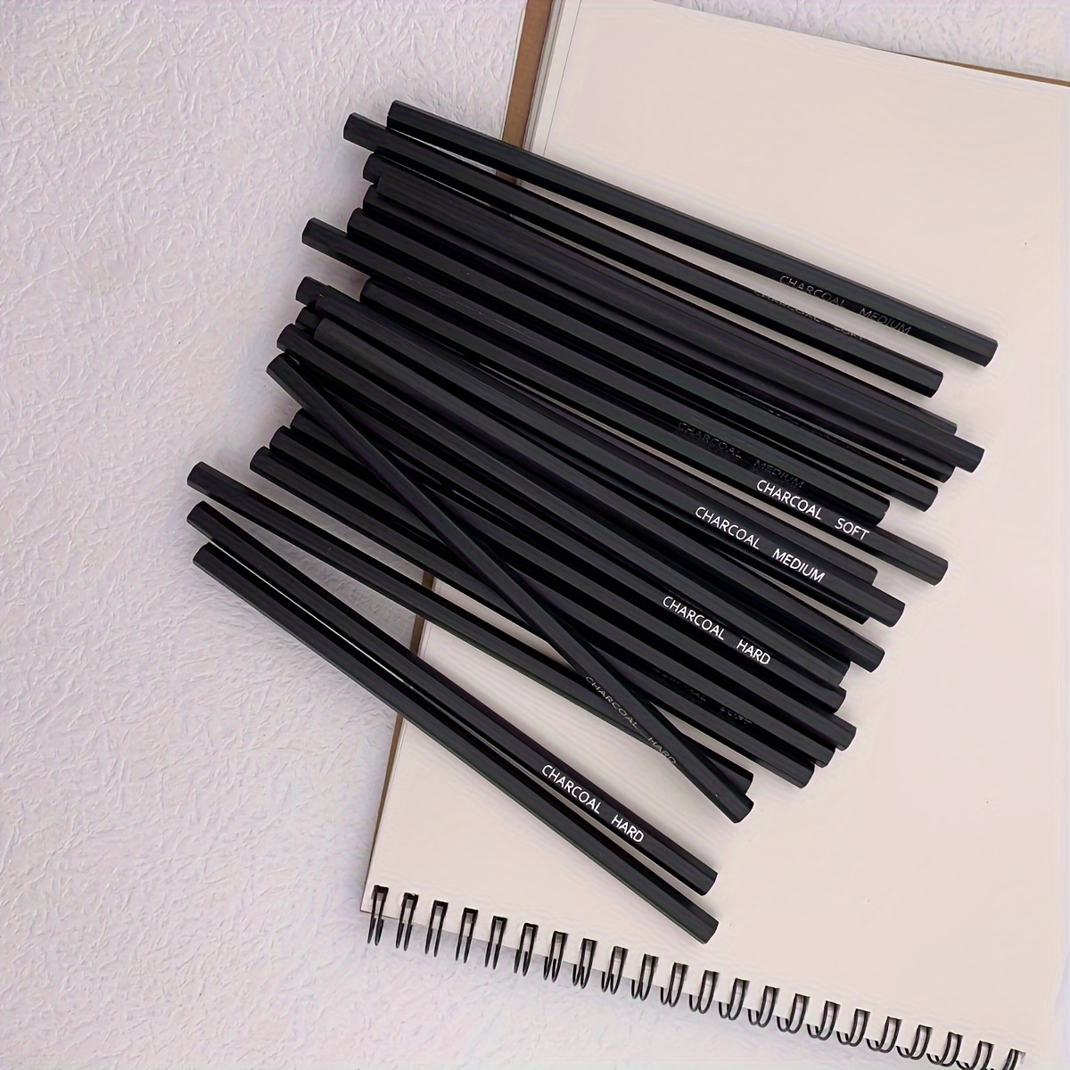 

12pcs Charcoal Pen Set (6pcs Soft Charcoal, 4pcs Medium Charcoal, 2pcs Hard Charcoal) Is Suitable For Sketching Art Creation And Drawing Design Drawings
