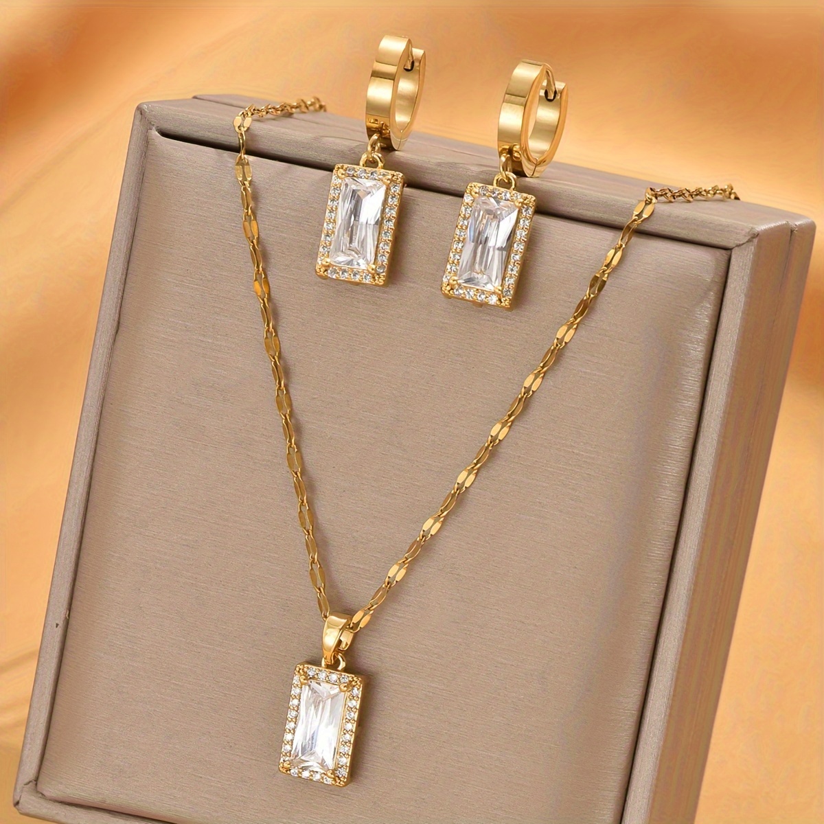 

3pcs Set Of Golden Stainless Steel Rhinestone Square Design Necklace Ear Buckles, 3-piece Set Fashionable, Simple, Retro, Versatile Women's Couples, Street, Daily Commuting, Festival, Party Wearing