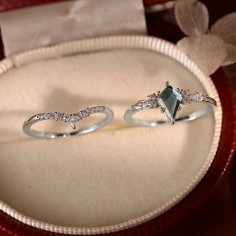 2pcs Elegant Green Gemstone Stacking Rings Set