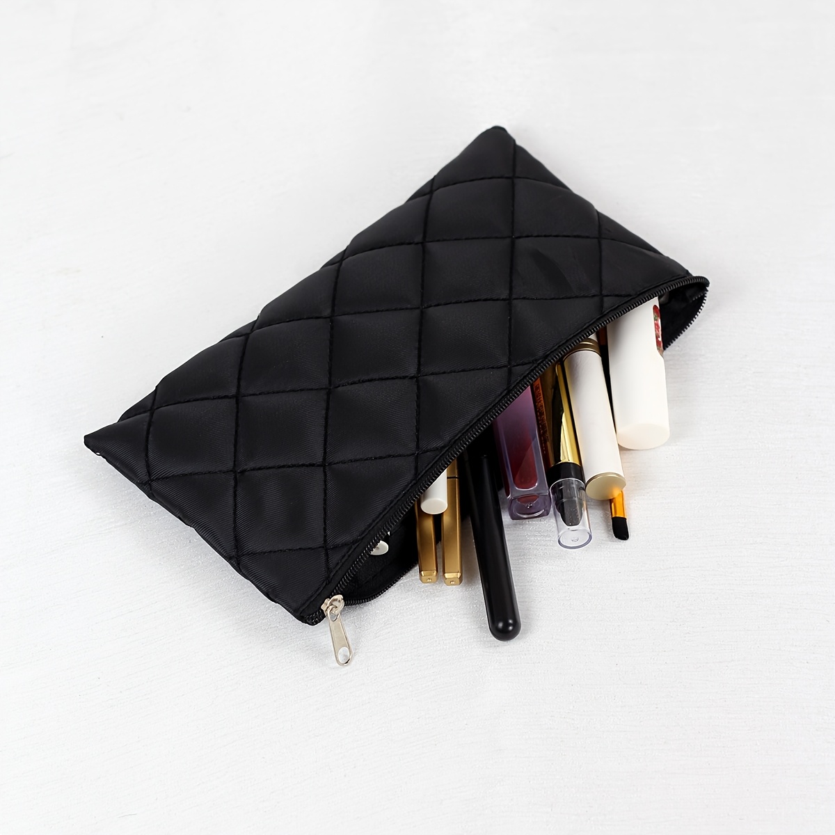 TEMU Une pochette de rangement noire avec fermeture éclair et une dragonne pratique, parfaite pour organiser les pinceaux de Cosmétique, les rouges à