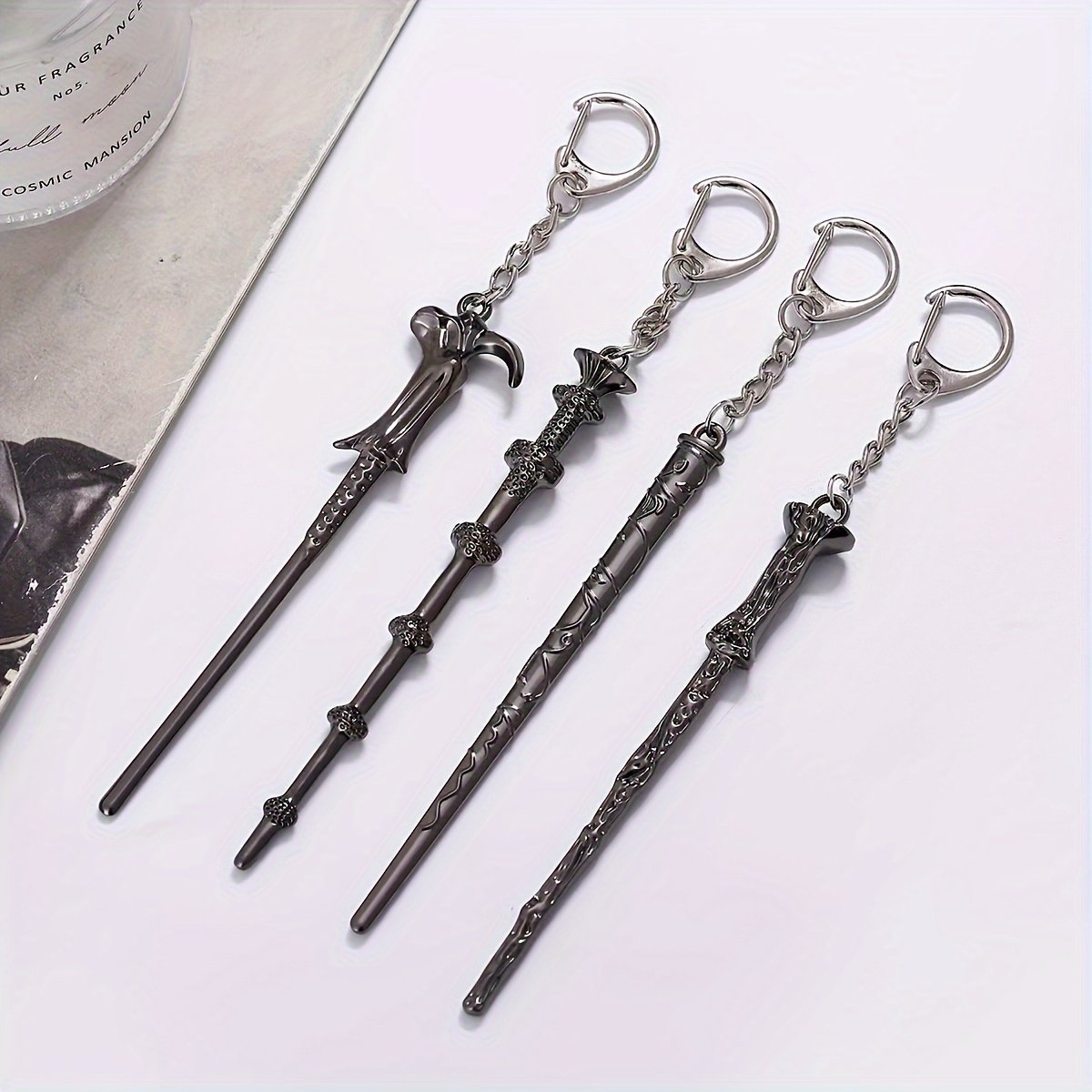 

4pcs, 12cm/4.72in, Mini Alloy Magic Wand Keychain Ornament, Magic Performance Magic Wand Pendant Metal Wand Men's Keychain, Valentine's Day, Father's Day, Halloween, Christmas, Birthday Gift