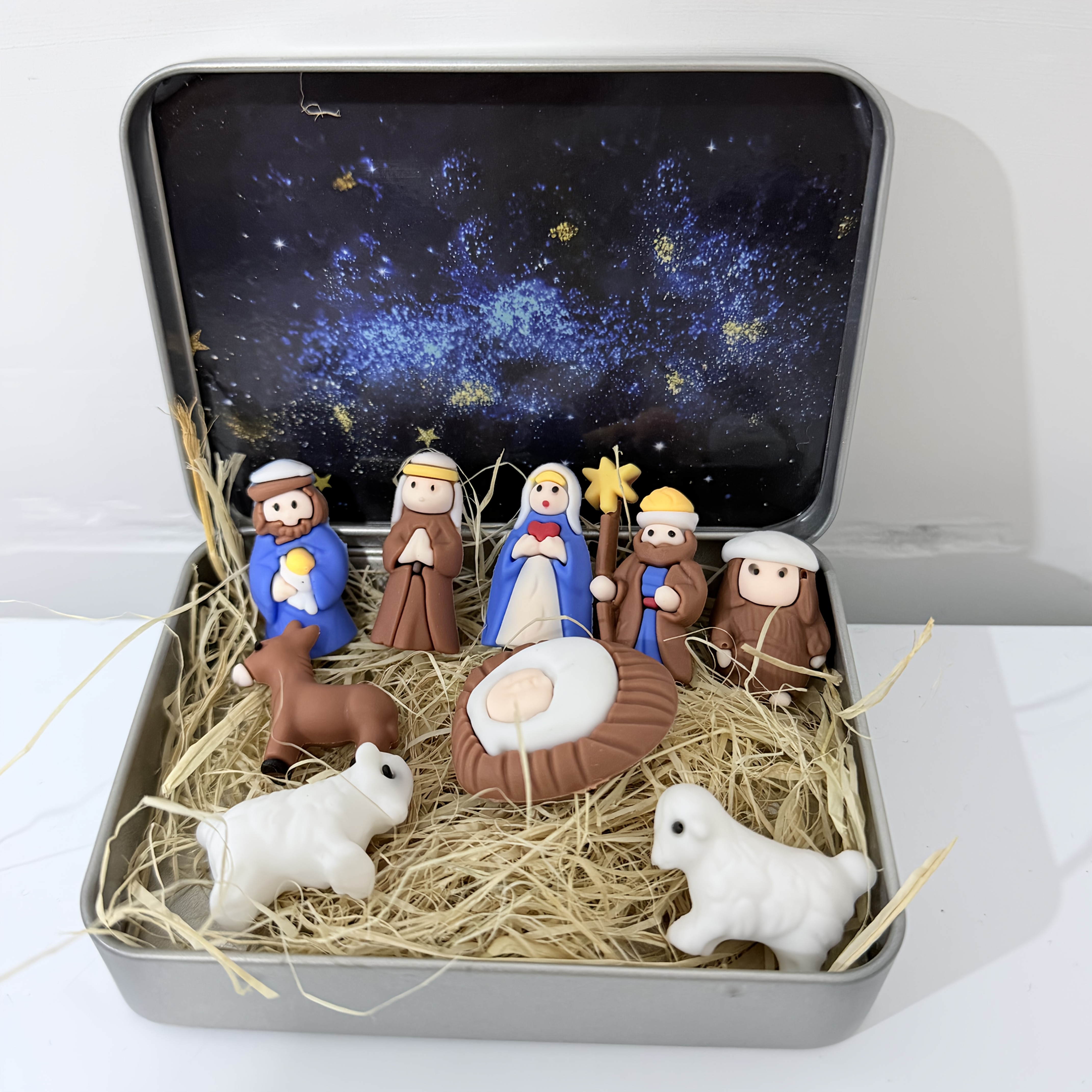 Image of Miniature Christmas Nativity Scene Desktop Ornament, Box Packaging, Portable Heart Display Jesus Ornament, Small Religious Decoration, Suitable For Desks, Bookshelves, Offices, Or Travel Decor.