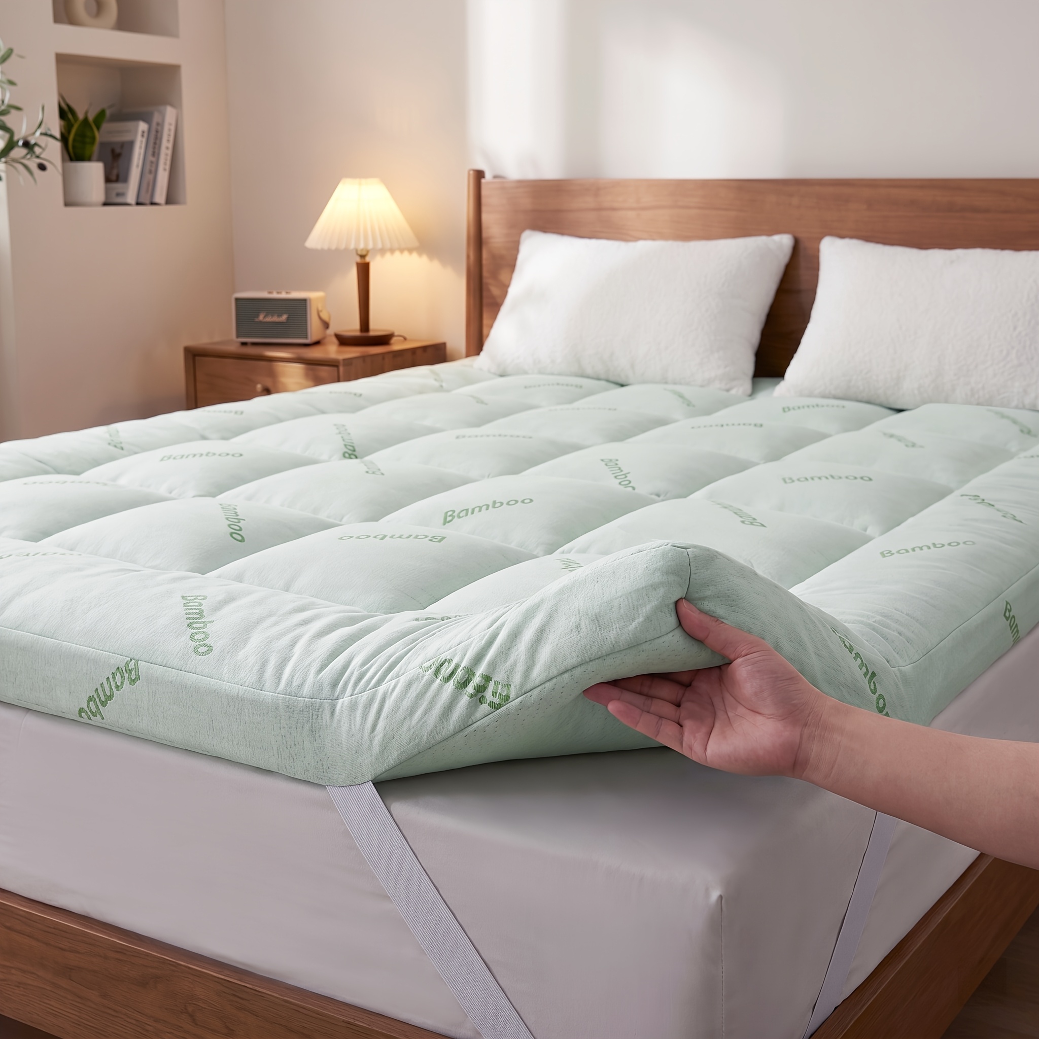 1pc The Quilted Mattress Protector With Quadrilateral Patterns Equipped With Elastic Shoulder Straps Soft, Breathable And Washable Protective Pad Applicable To All Bed Sizes