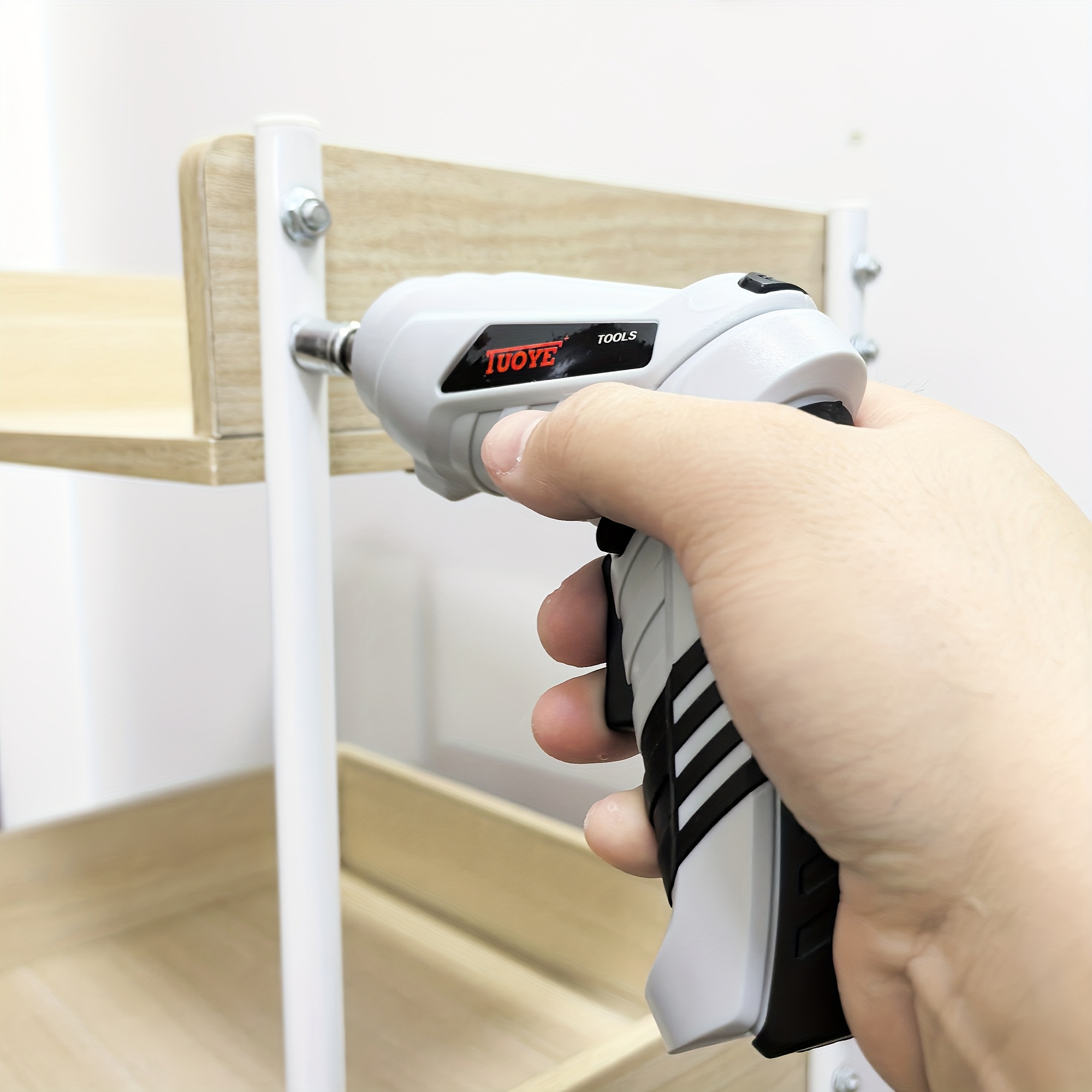 مجموعة مفك براغي لاسلكية 47+2 قطعة، قابلة للدوران والتشوه مع بطارية قابلة للشحن مدمجة، صندوق بلاستيك pe للتجميع لتخزين وسهولة النقل، تصميم ضوء عمل led، بيئة تلاشي لا يؤثر على الاستخدام، مقبض مطاطي لتغليف مريح، يمكن المنتج أن يؤتي وظائف الحفر والتثبيت، يحسن الكفاءة بشكل كبير في تفكيك الأشياء والأمنت المنزلية تفاصيل المنتج 8