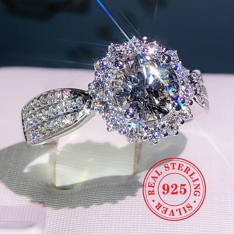 

A Zirconia Engagement Ring With 4.2 Grams Of Pure S925 Silver, A Romantic Wedding Or Proposal Gift For Ladies.