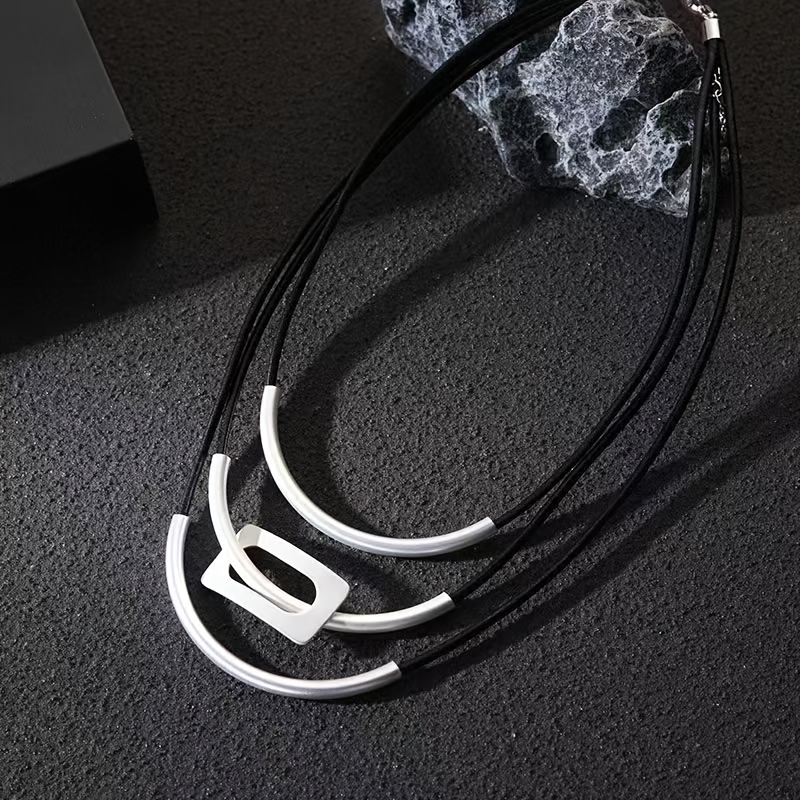 Image of A European And Multi-layered Metal Women's Collarbone Chain, Perfect For Casual Attire And Gifting
