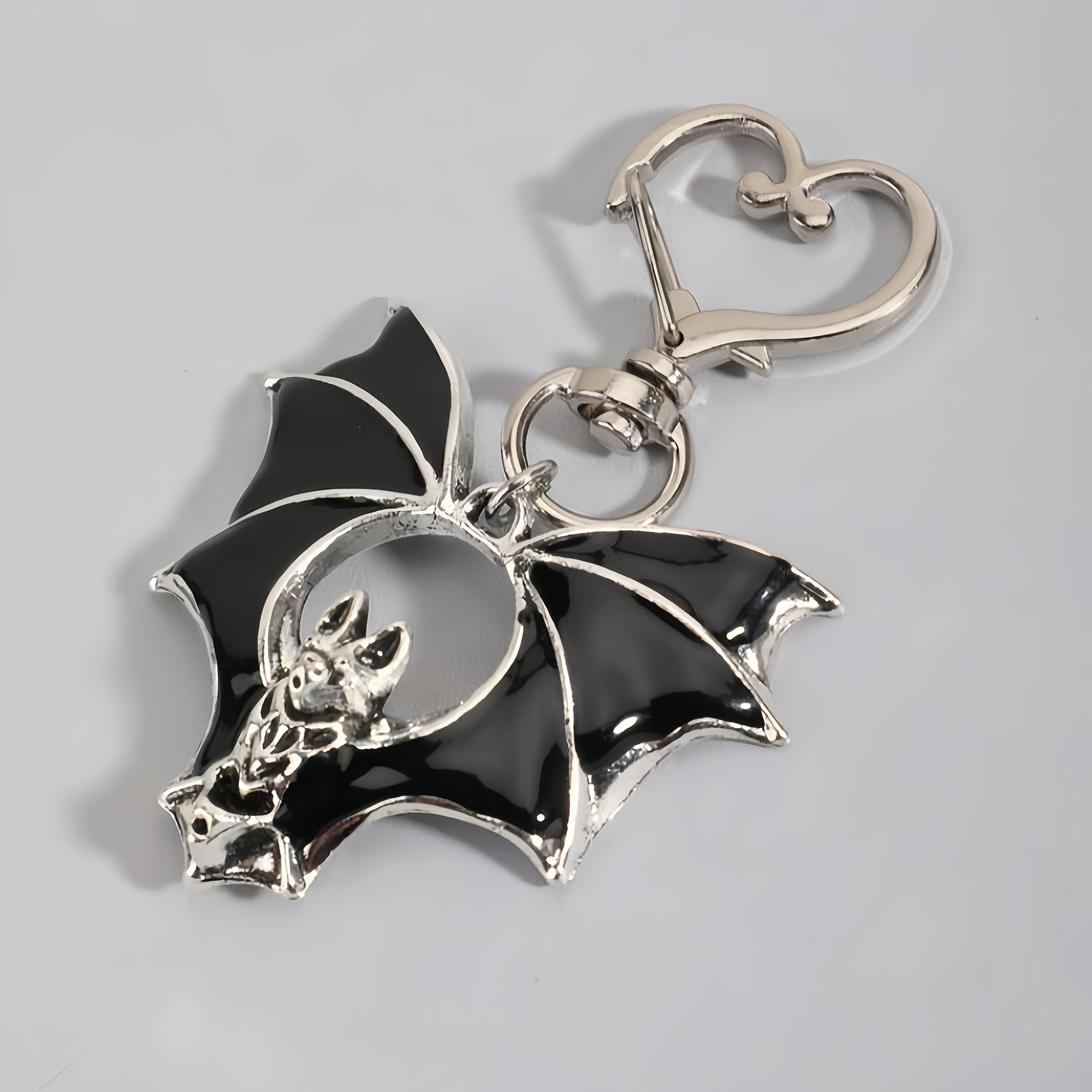 Gothic Retro Style Bat-shaped Keychain Pendant, Fashionable Bag Accessory, Unique Gift