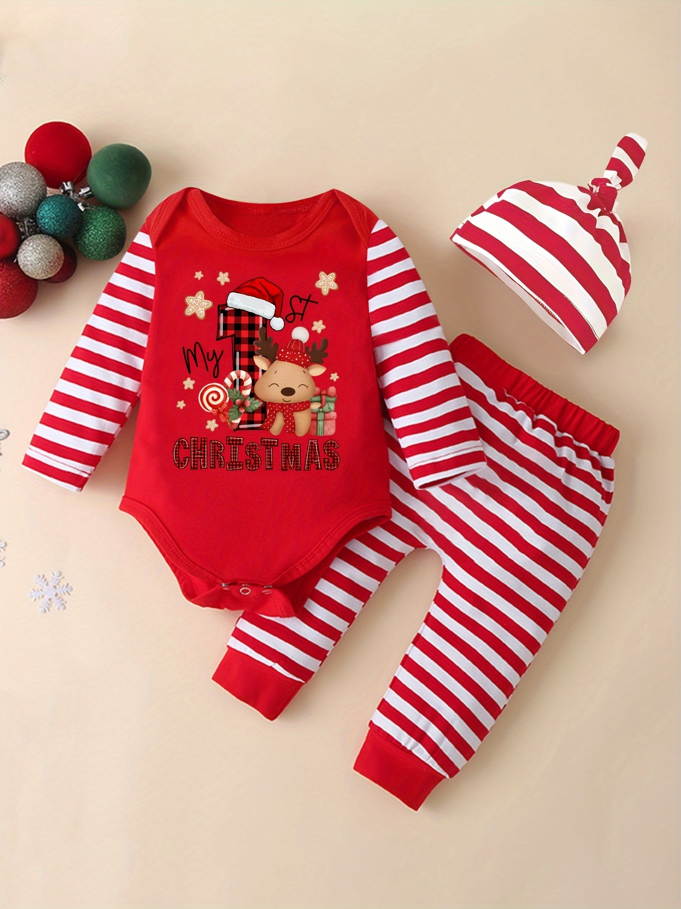 Schattige "Mijn 1e Kerst" Rendierprint Babyoutfit Set - Gezellige Lange Mouwen Romper, Gestreepte Broek & Kerstmuts - Zacht Polyester, Perfect voor Pasgeborenen