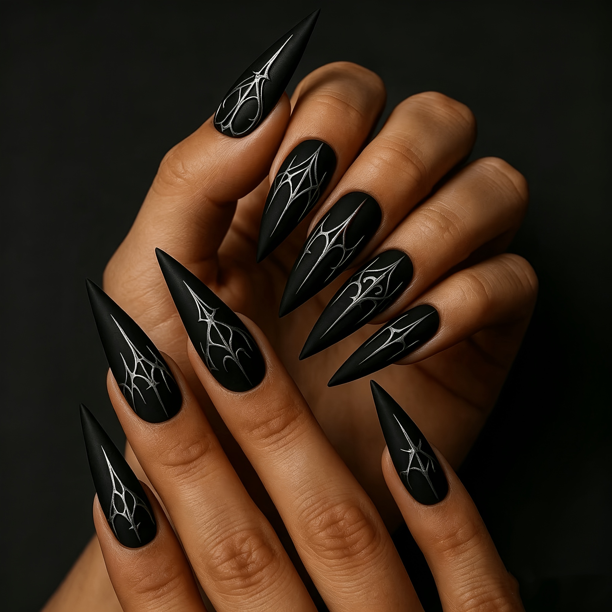 TEMU Faux ongles à pression à fils argentés et épines en métal , ongles stiletto longs noirs mats de style européen et américain, caps d'ongles