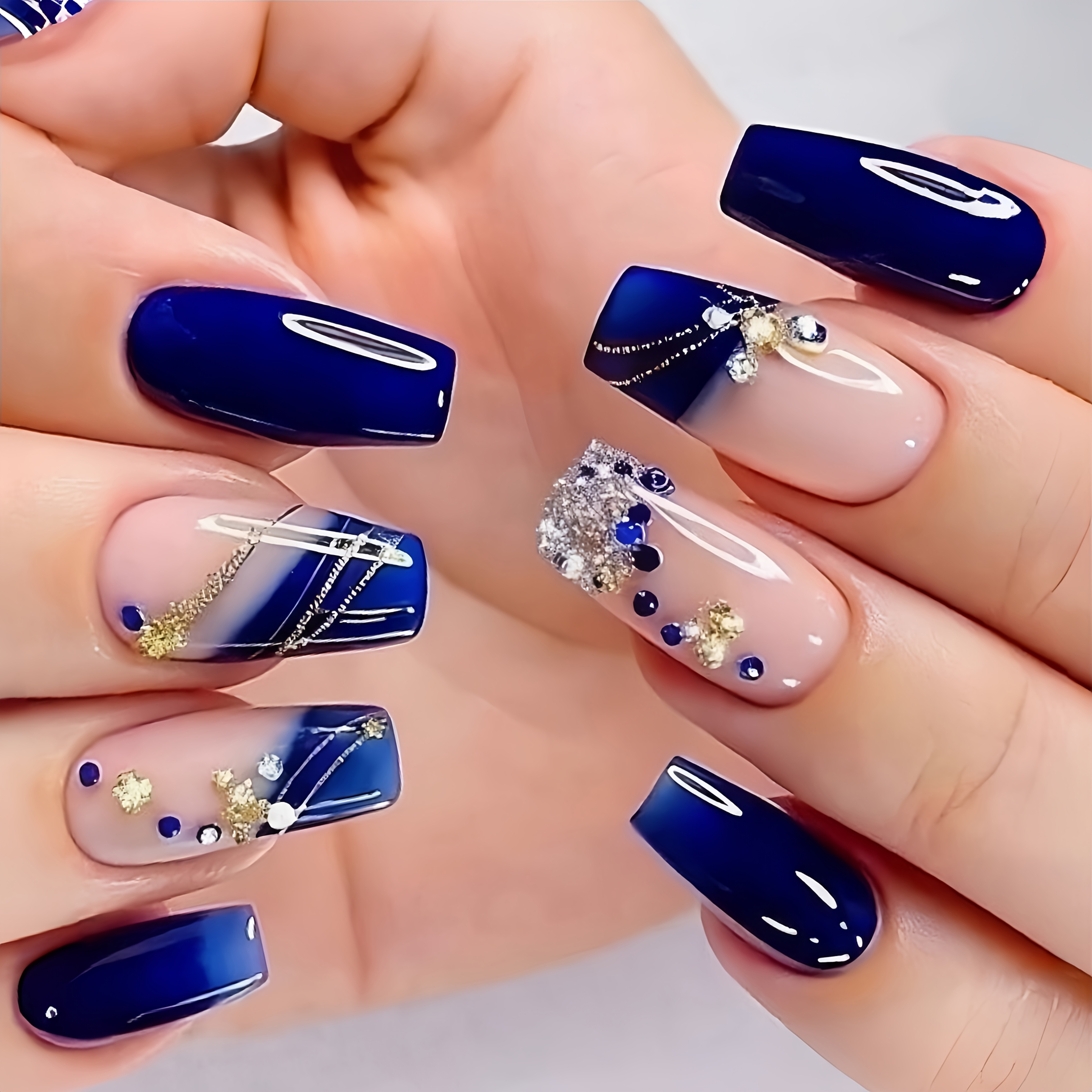 E-shop 24 Stück Blaue Glitzer-Kunstnägel, Einfarbige Nägel, Einfache Modische Nägel, Hochwertige Kunstnägel, Mittel-lange Ballett-Press-On-Nägel für