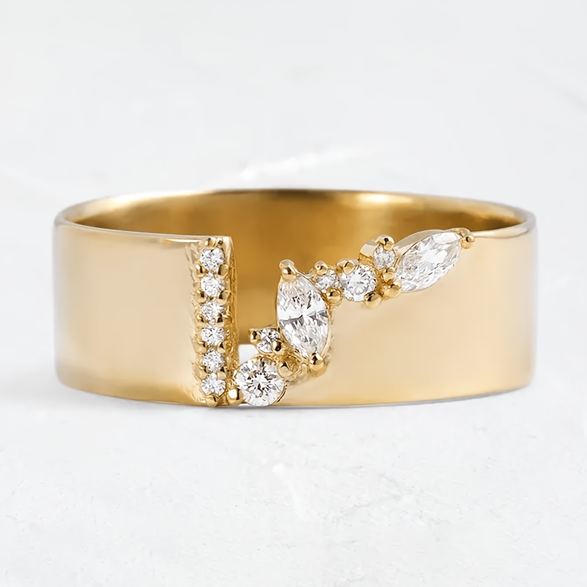 Women's Irregularly Designed Elegant Ring with Synthetic Cubic Zirconia