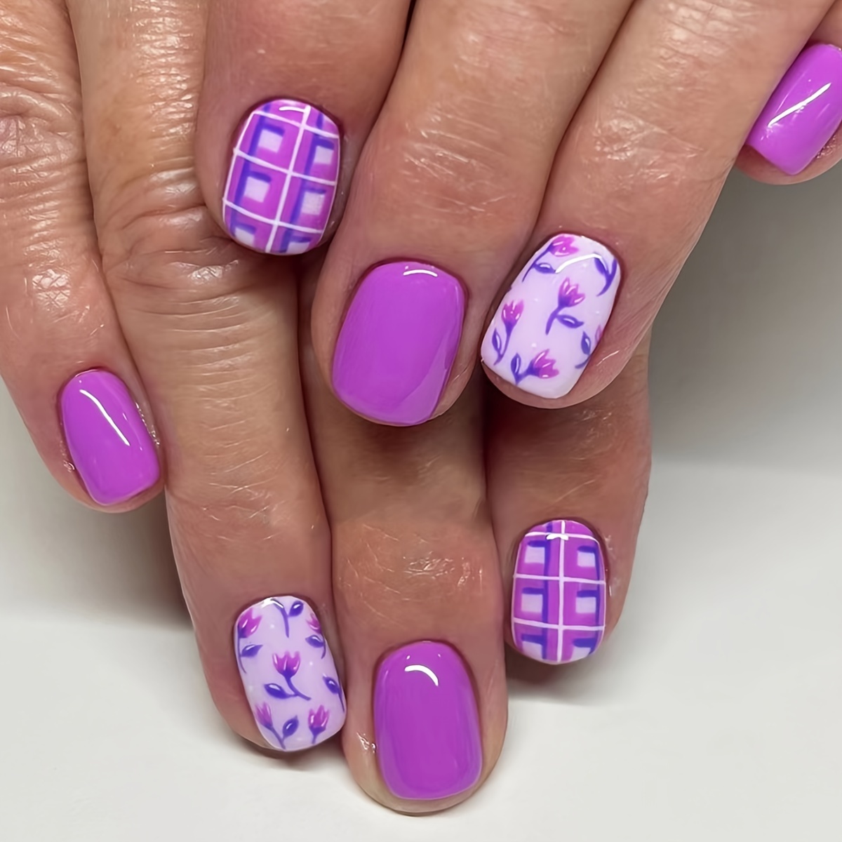 

Vibrant Purple Floral & Press-on Nails Set - 24pcs Short Square Shape, , Includes Adhesive Tabs & Cuticle Sticks For