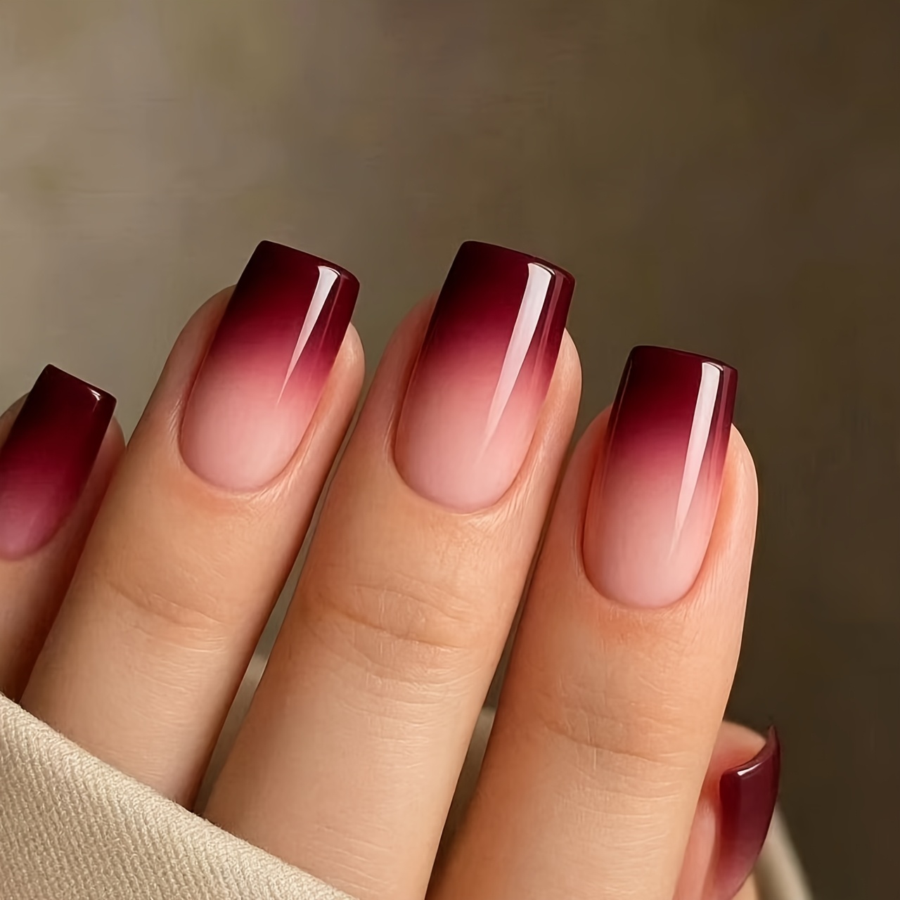 TEMU Lot de 24 faux ongles à presser à , semi-transparents nude à base bordeaux dégradé brillant, atmosphériques automne/hiver, doux et élégants,