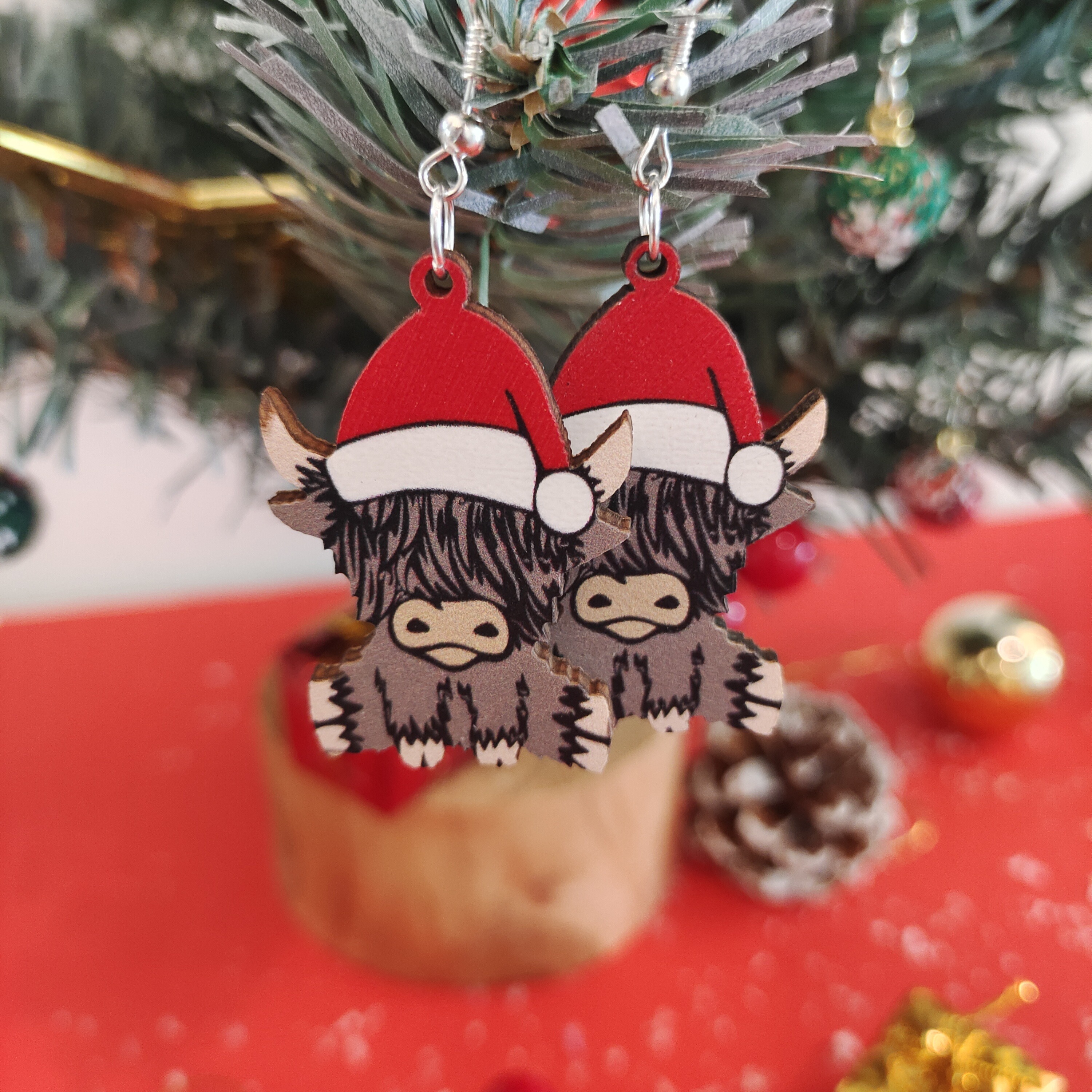 

18pcs Wooden Bison Charms With Santa Hats - Diy Earrings, Keychain, And Phone Chain Accessories - Christmas Tree Ornament Pendants Set (6 Charms + 6 Earring Hooks + 6 Rings)