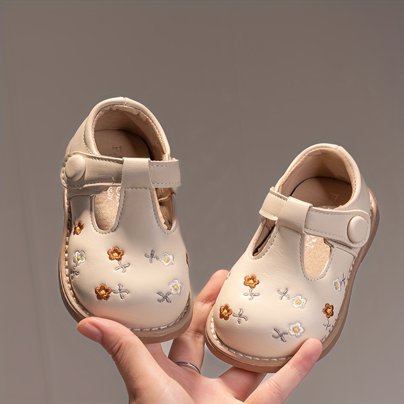 Image of Spring And Summer Soft-soled Embroidered -3 Year Old Baby Girl Toddler Shoes Princess Shoes Flat Non-slip Wear-resistant Baby Girl Small Shoes 2 Year Old Girl Casual Small Girl Single Shoes