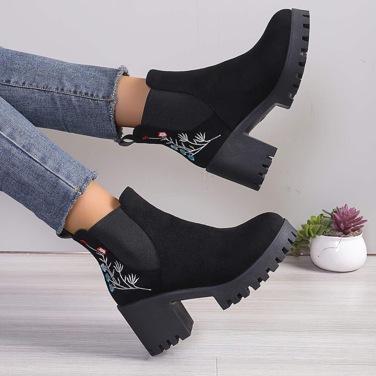 

[ Traction] Women's Floral Ankle Boots - Comfortable Chunky Heel & Sole, Slip-on Round Toe Boots For Fall/winter, Black Fabric, Footwear|chic Ankle Boots| Construction