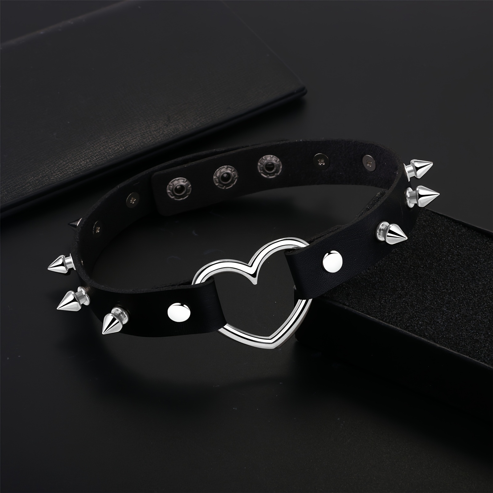 Women's Choker Necklace, Gothic Rivet Heart Faux Leather Adjustable Necklace, Halloween/party/birthday Gift
