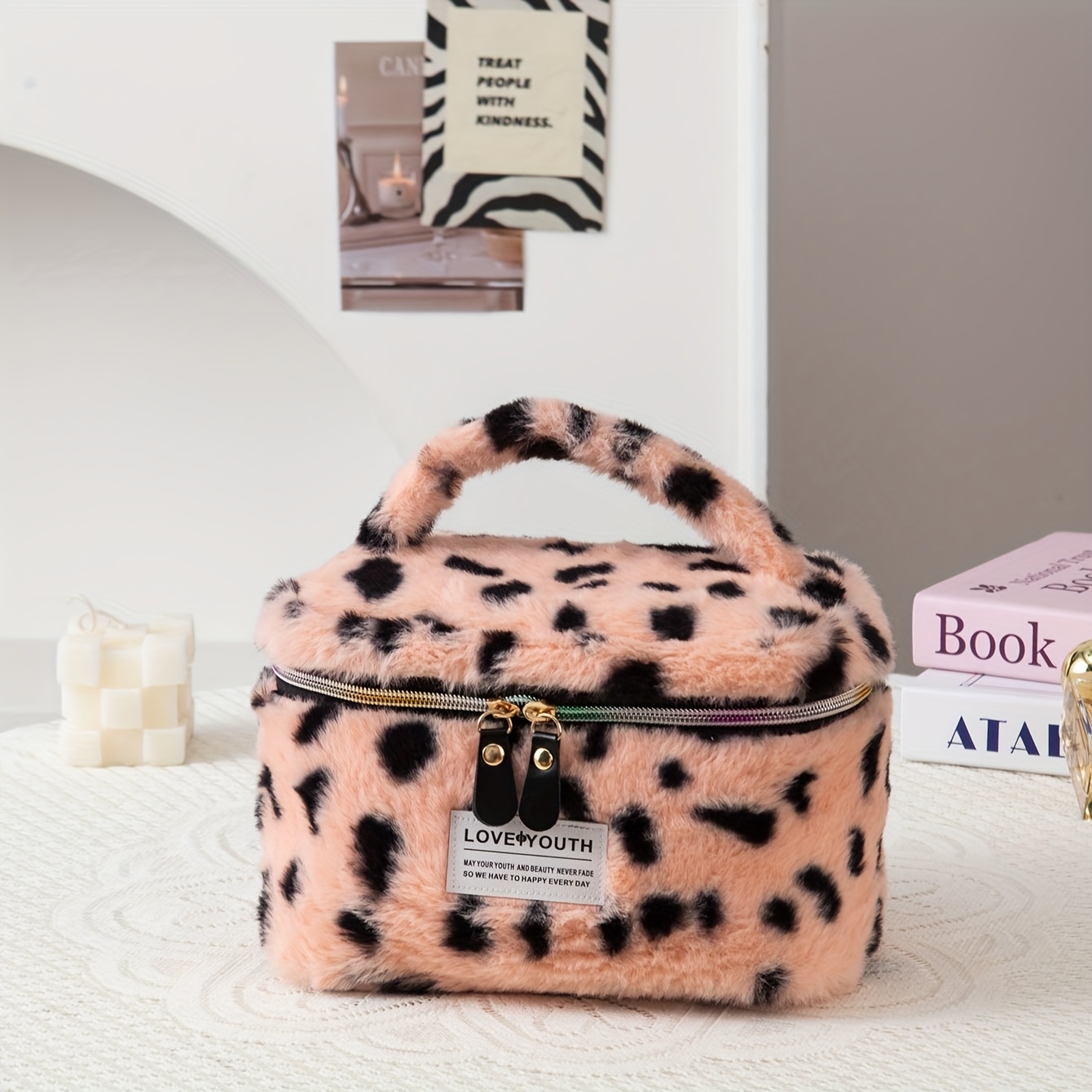 1pc Fashionable New High-end Plush Storage Cosmetic Bag Niche Design, High-value And Cute Plush Storage Bag