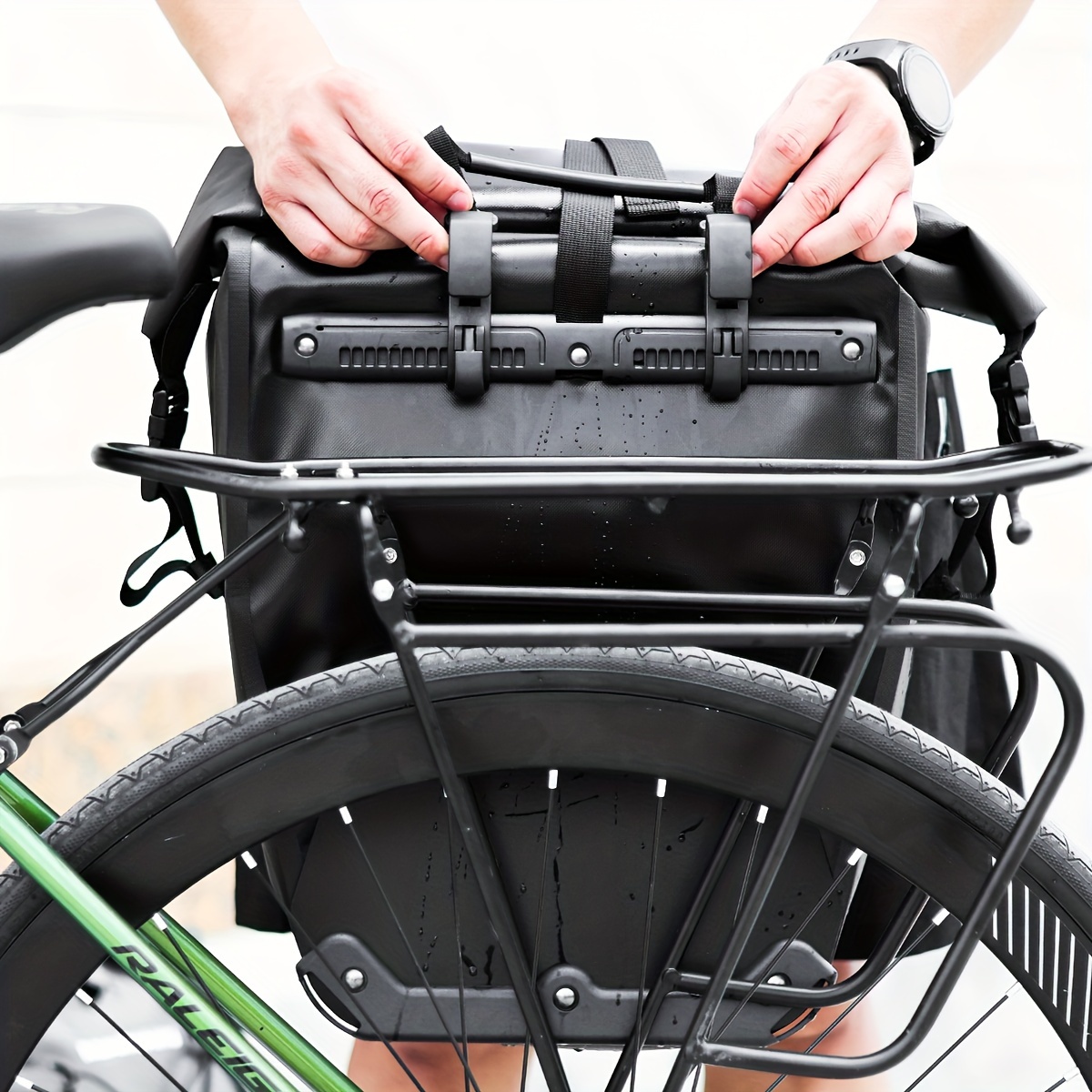 Sac De Selle Arrière Vélo 10L – Multifonction, étanche, Bandoulière – Noir – Neuf