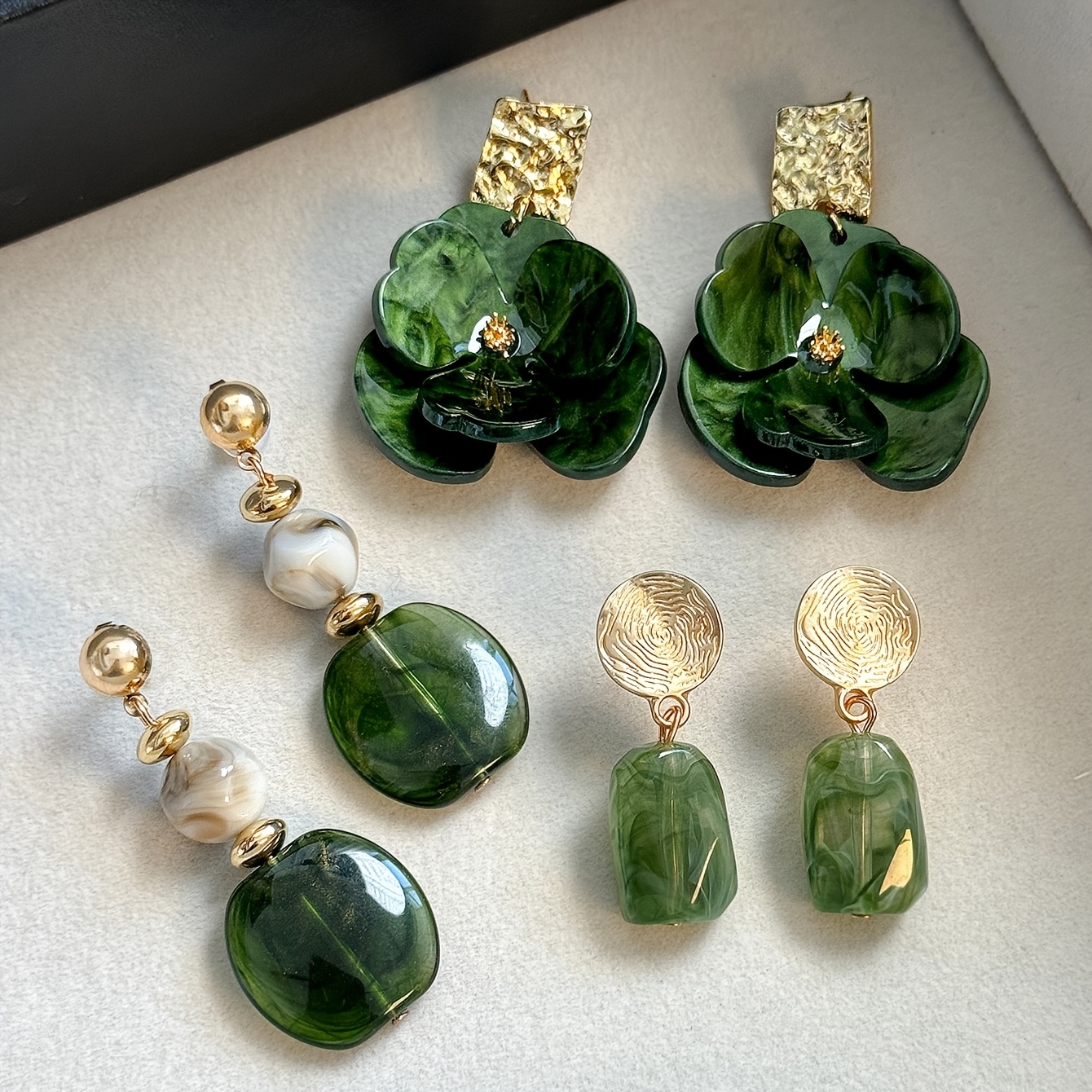 TEMU Juego de 3 de aretes elegantes y de resina sintética con flores geométricas, adecuados para fiestas y vacaciones de mujer