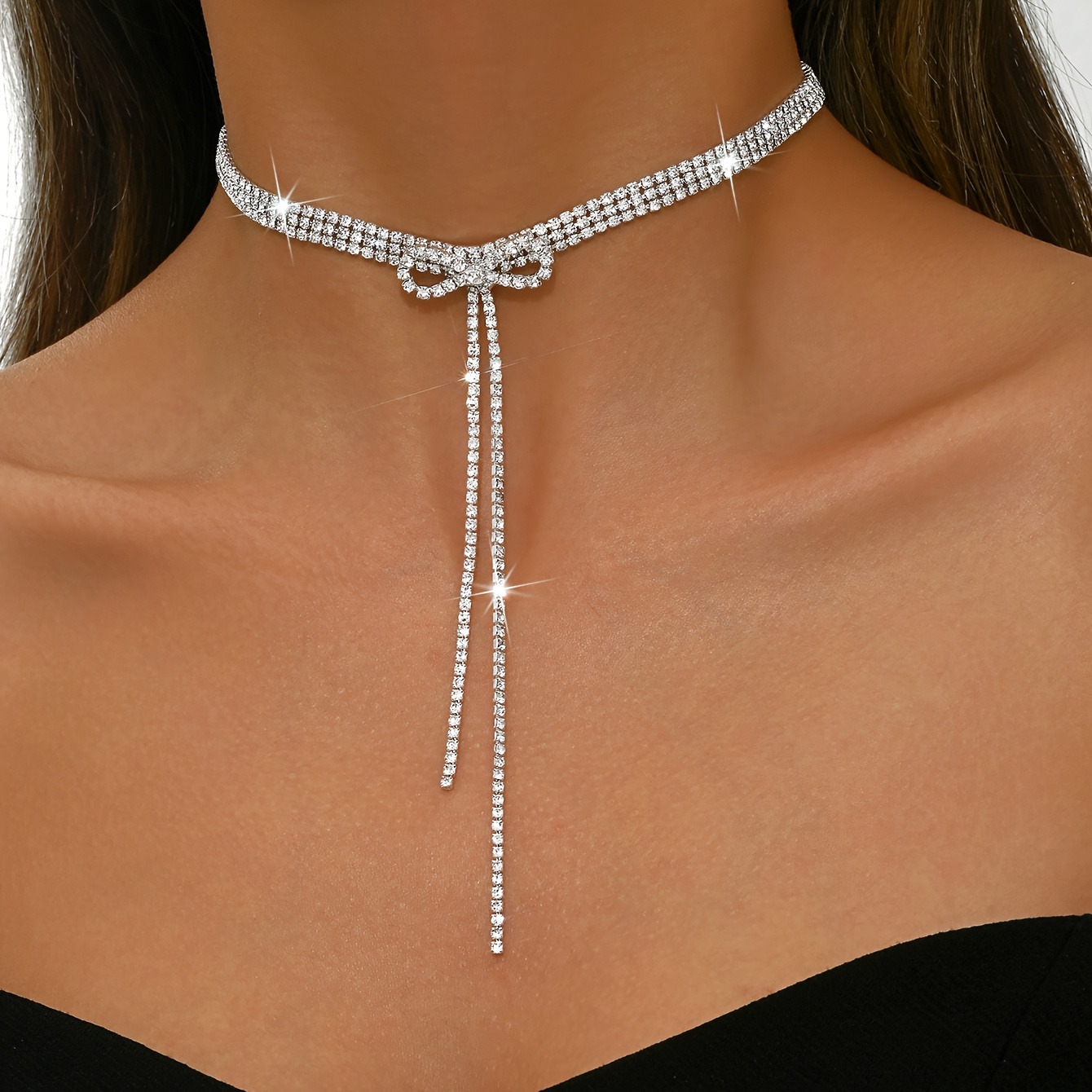 E-shop Elegante Damen Schmuckkette mit funkelnden Strasssteinen - Minimalistischer Schleifenanhänger, für den oder besondere Anlässe,