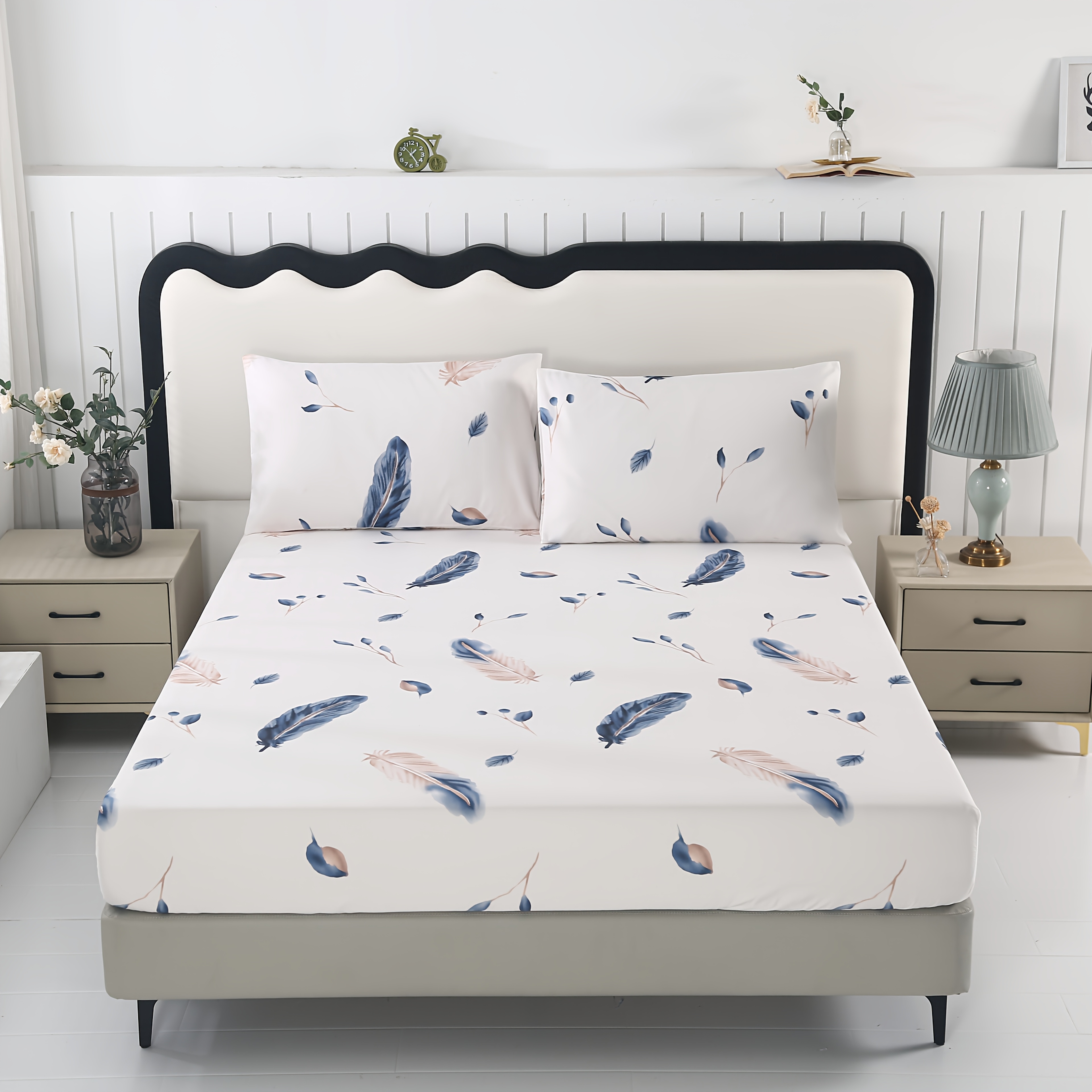 3pcs Light-colored Feather Print Bedding, Soft, Comfortable, And Breathable, Suitable For Bedrooms And Guest Rooms. Includes 1 Fitted Sheet And 2 Pillowcases (inserts Not Included). Machine Washable
