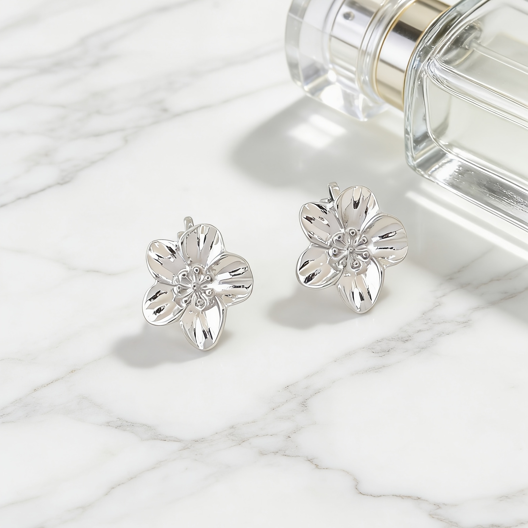 Women's Stylish Hypoallergenic Flower Ear Clips, Non-Pierced