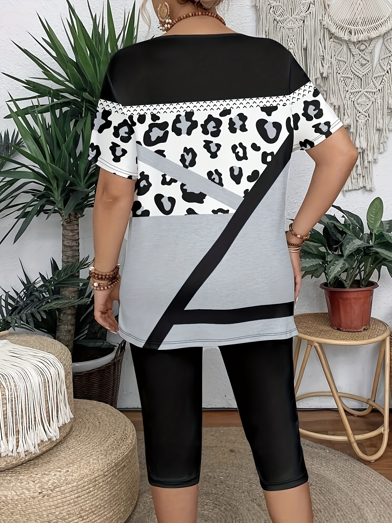 Elegant Plus Size Crew Neck T-Shirt with Floral Print - Soft Medium Stretch Fabric, Short Sleeve Top for Women, Casual Wear, All Season Tee|Floral Print Top|Comfortable Fit, Plus Size Clothing