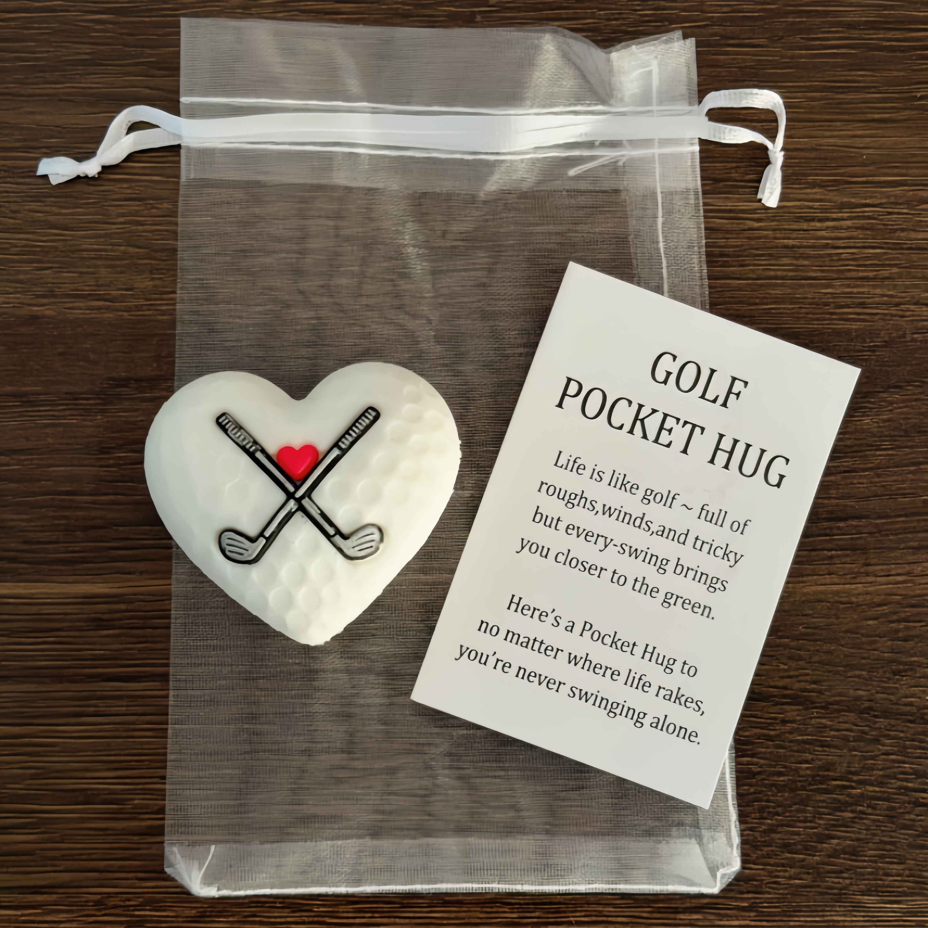 E-shop Ein dreidimensionales PVC-Golf-Herz-Ornament mit einer Grußkarte, als Geschenk für Freunde, die Golf lieben. Es ist eine einzigartige