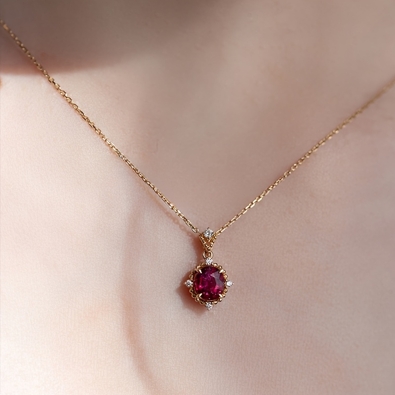 

A Vintage And Necklace With A Luxurious , Featuring A Red Zirconia Collar Chain.