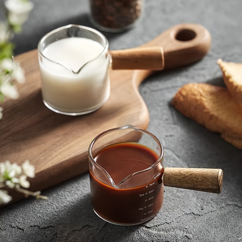 2pcs Set of Glass Cups with Wooden Handles, Small Espresso Cups, Double-Spout Measuring Cups, Coffee Liquid Extraction Cups, for Coffee, Milk, Honey, Salad Dressing, Coffee Tools, Coffee Machine Additions