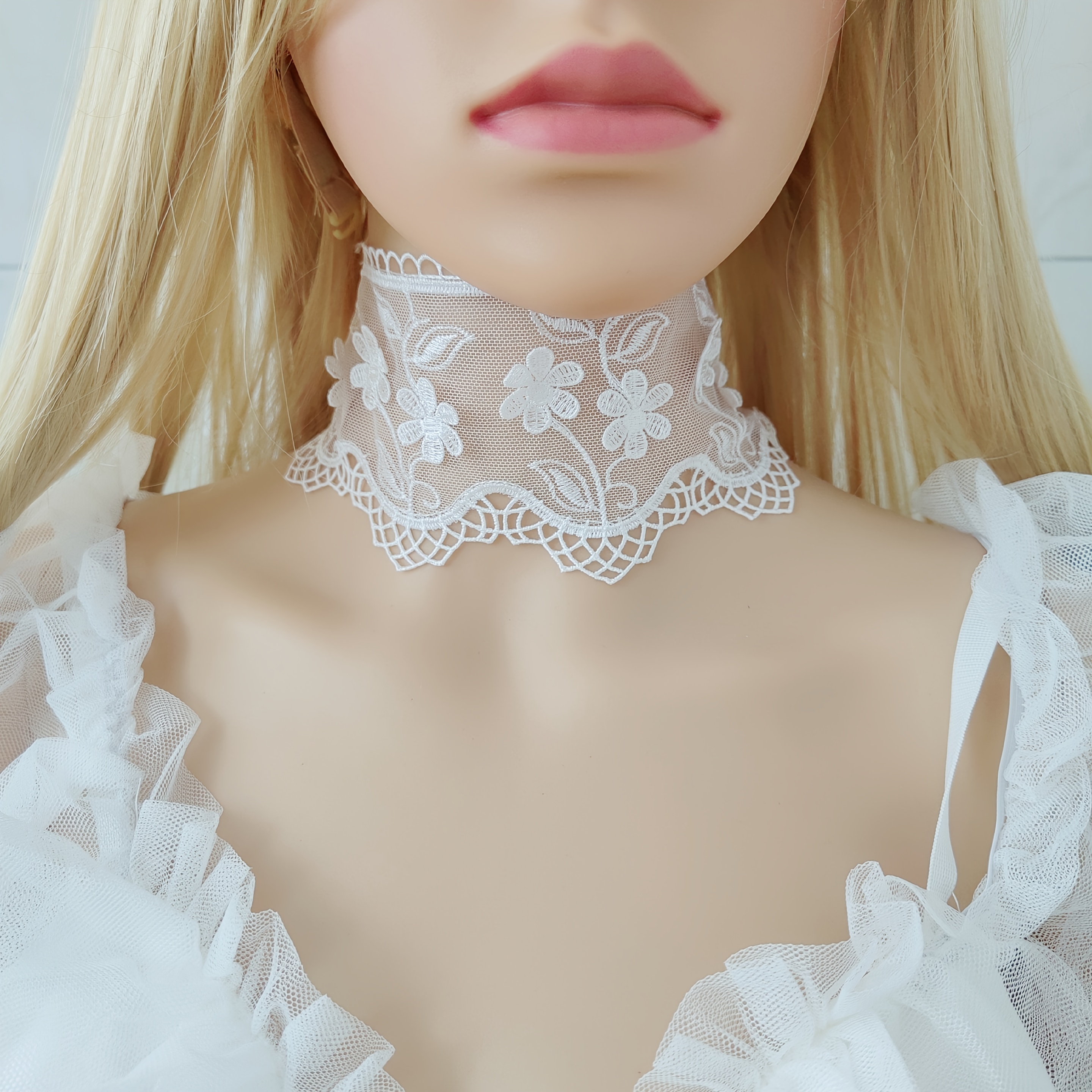 Image of 1pc White Lace Choker Necklace, Girly Temperament Collar Neckband, Ultra-ethereal Collarbone Chain Neck Ornament, Suitable For Daily Wear, Vacation, And Wedding Occasions
