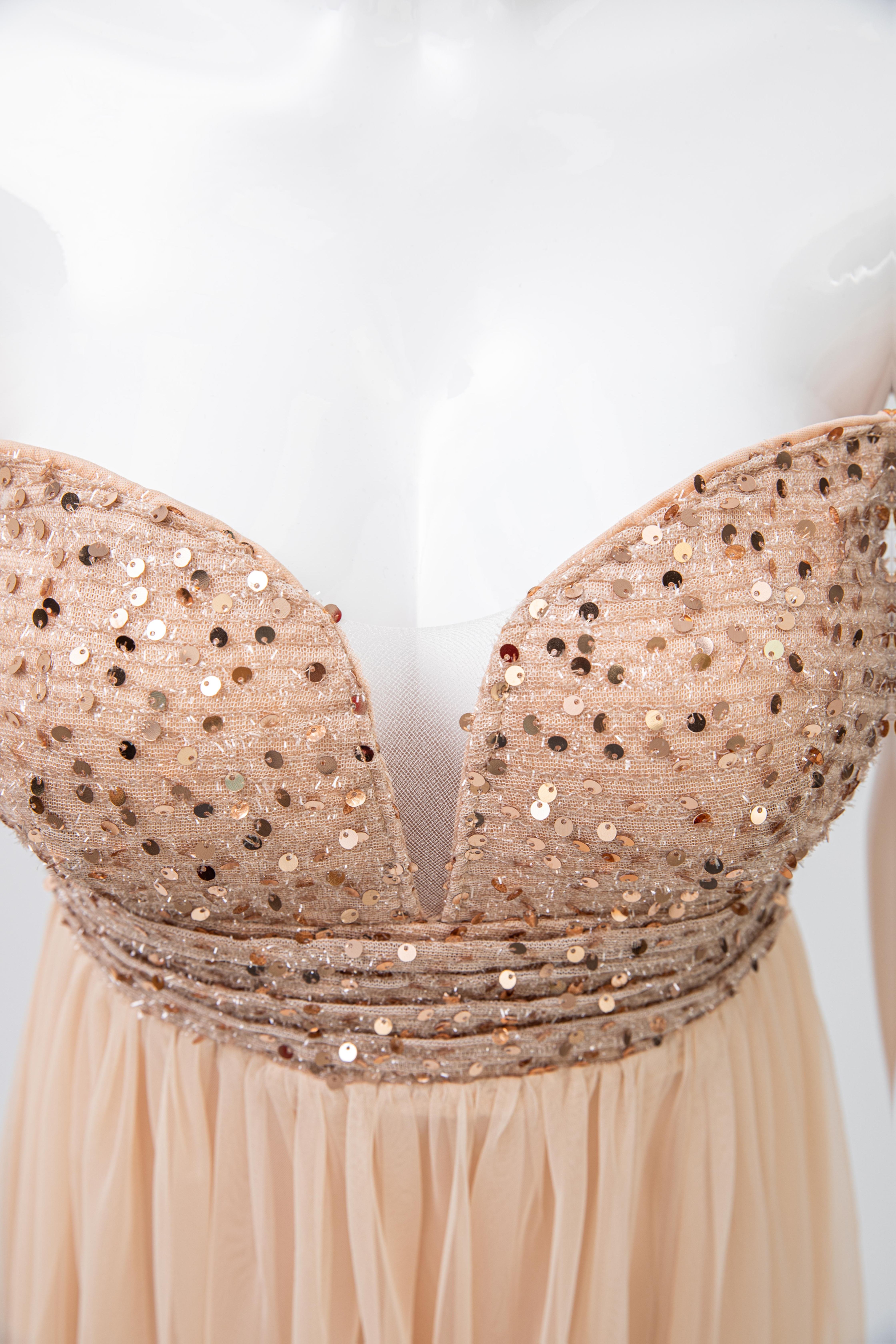 Élégante robe de soirée rose en tulle à épaules dénudées, robe trapèze à fente haute pour femmes - Parfaite pour les mariages et les événements formels, tenue de soirée formelle | Détails exquis