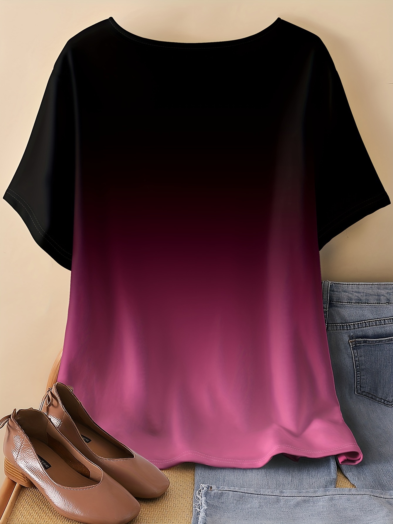 Plus Size, Oriented Plus Size Minimalist Two-Tone Print T-Shirt Spring/Summer Casual Round Neck Short Sleeve Top for Women, No Accessories Included