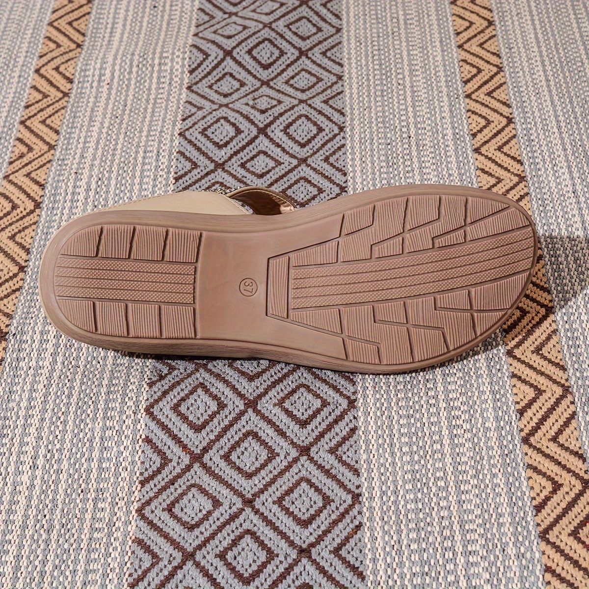 2024 New Women's European and American Women's Shoes Fashion Handmade Beaded Water Clamp Foot Flat Half Bag Slippers Retro Large Shoes, Women Shoes