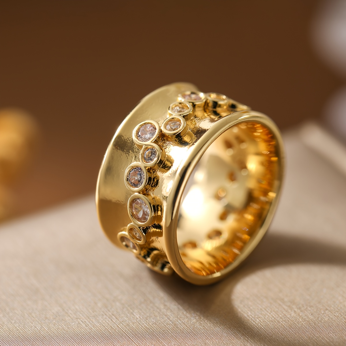 Women's Retro Pave Synthetic Zirconia Hammered Texture Ring