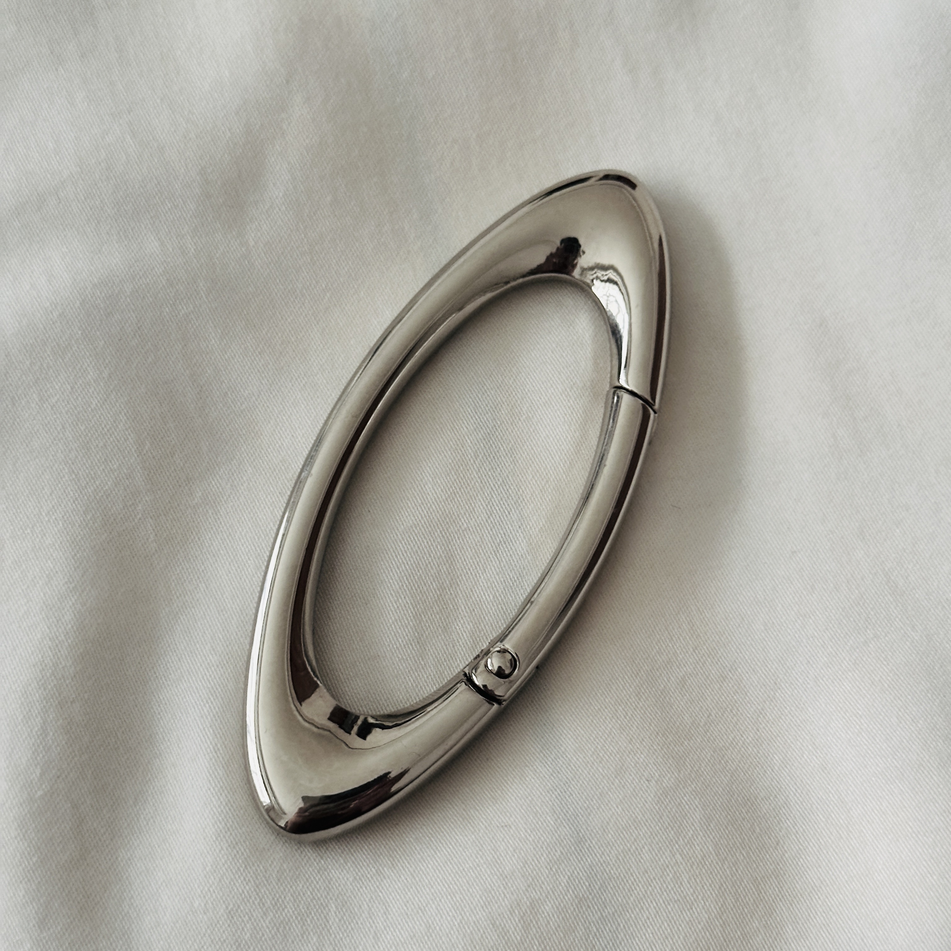 Black/silvery Oval Keychain Pendant High Weight 53.8g Keychain Men's Accessories Hanging Suitable For Valentine's Day Gift Bag Pendant Car Key Chain Waist Pendant