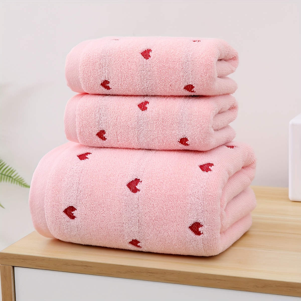 

2pcs Red Heart Embroidered Towel Set - 1 Bath Towel + 1 Hand Towel - Pure Cotton Thickened Absorbent Daily Towels, Valentine's Day Gift, Bathroom Supplies