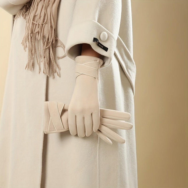 

A Pair Of Women's Winter Velvet Warm, Windproof, And Cold Resistant Touch Screen French Velvet Split Finger Gloves Suitable For Cycling And Driving