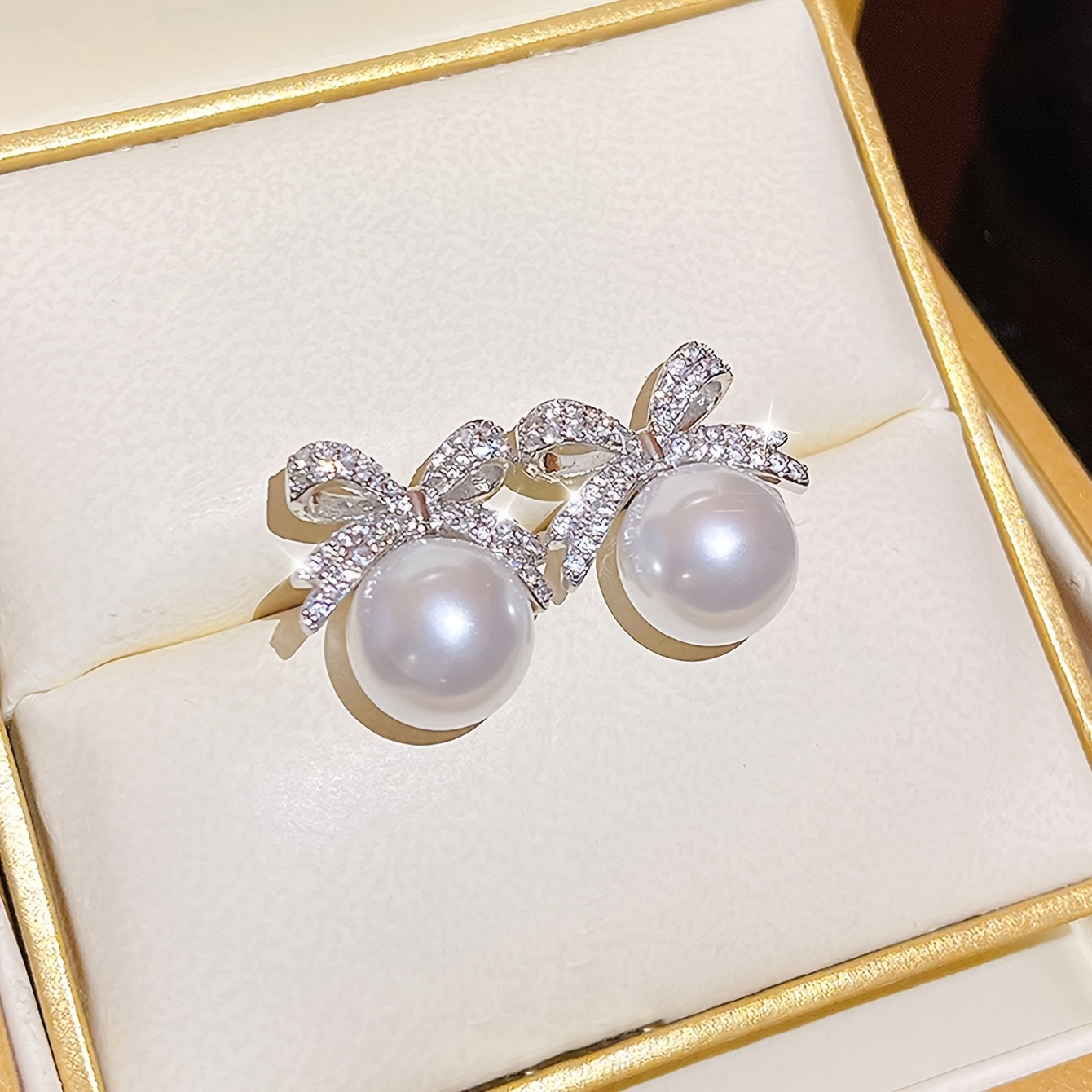 Popular Women's Stud Earrings, A Fashionable And Versatile Pair Featuring Bow And Geometric Bead Designs