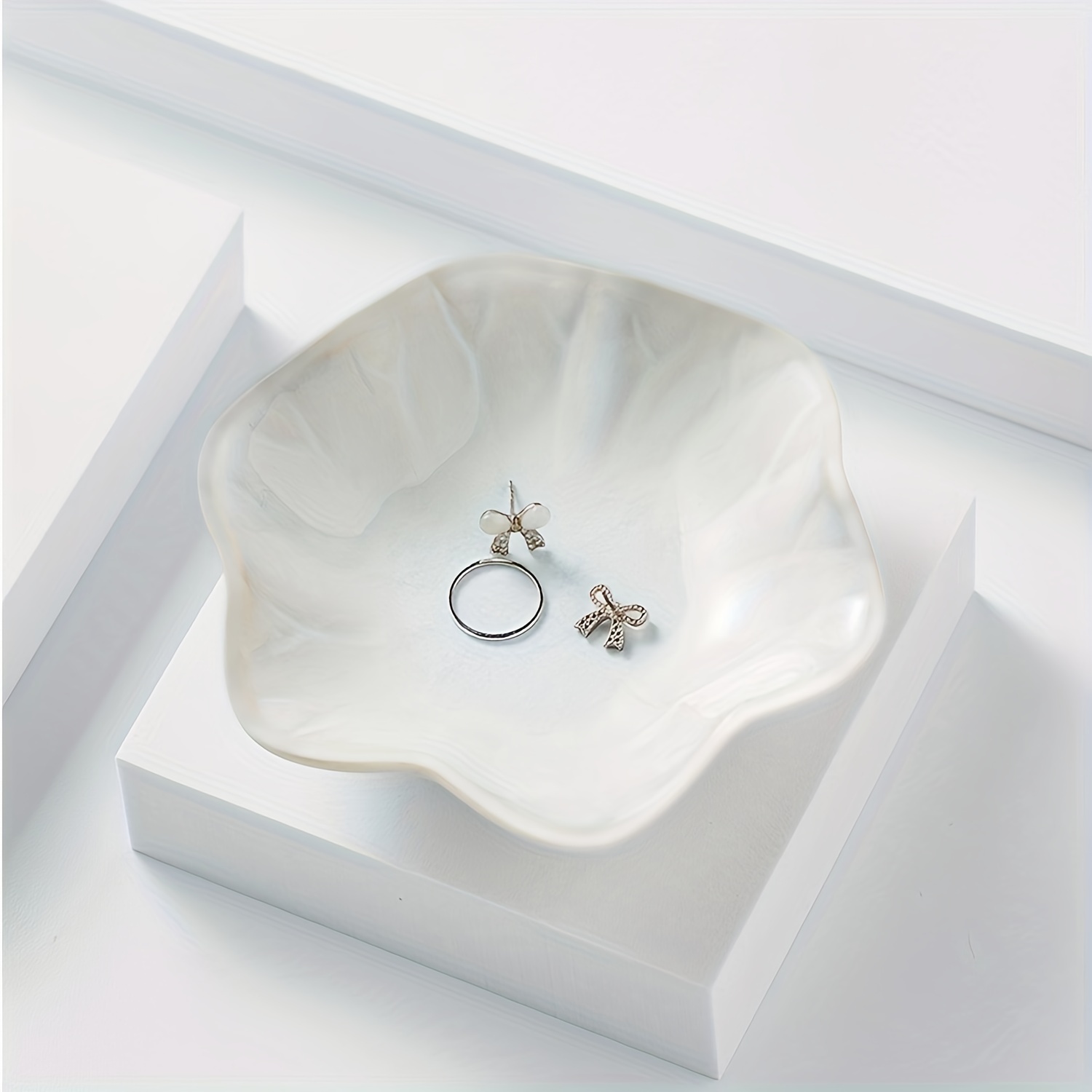 

1pc Jewelry Plate, Lotus Leaf Shape Ring Holder Dish, Small Key Bowl, Ceramic Jewelry Dish Organizing Necklace Earrings For Mom Friend Sister (only Plate)