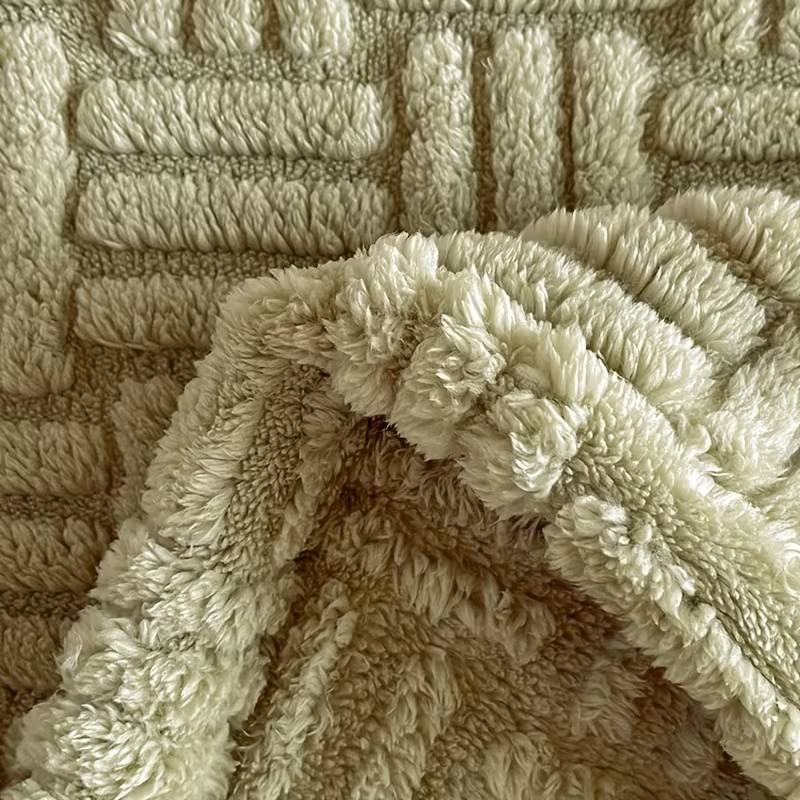 1 luxurious milk velvet jacquard blanket with geometric pattern soft warm beige friendly suitable for use in autumn and winter suitable for bedrooms and guest rooms sofa the perfect christmas gift sofa throw blanket bedroom Product details 5